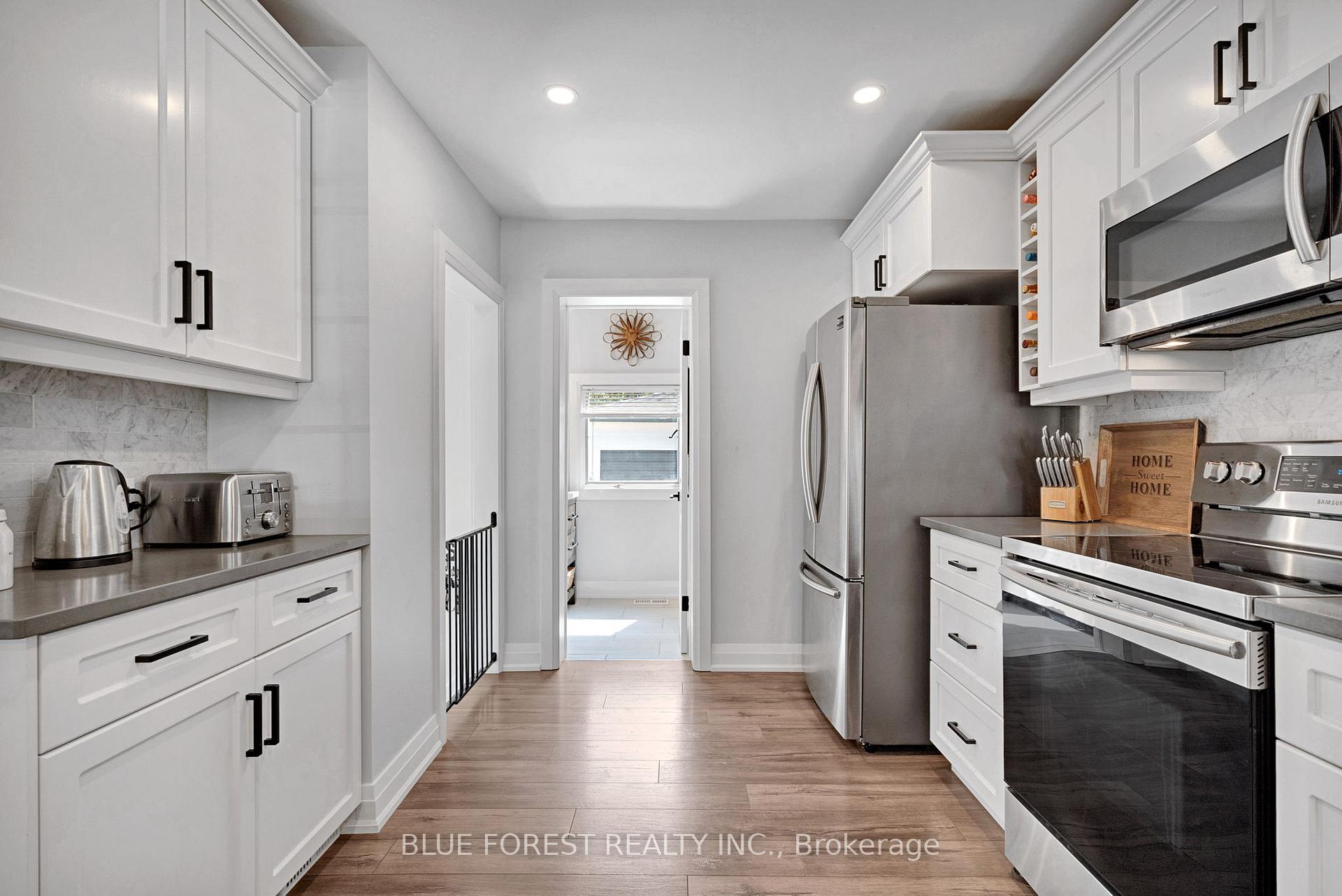Photo 12 of 583 Mapledale Avenue, London, North G — HOMEH