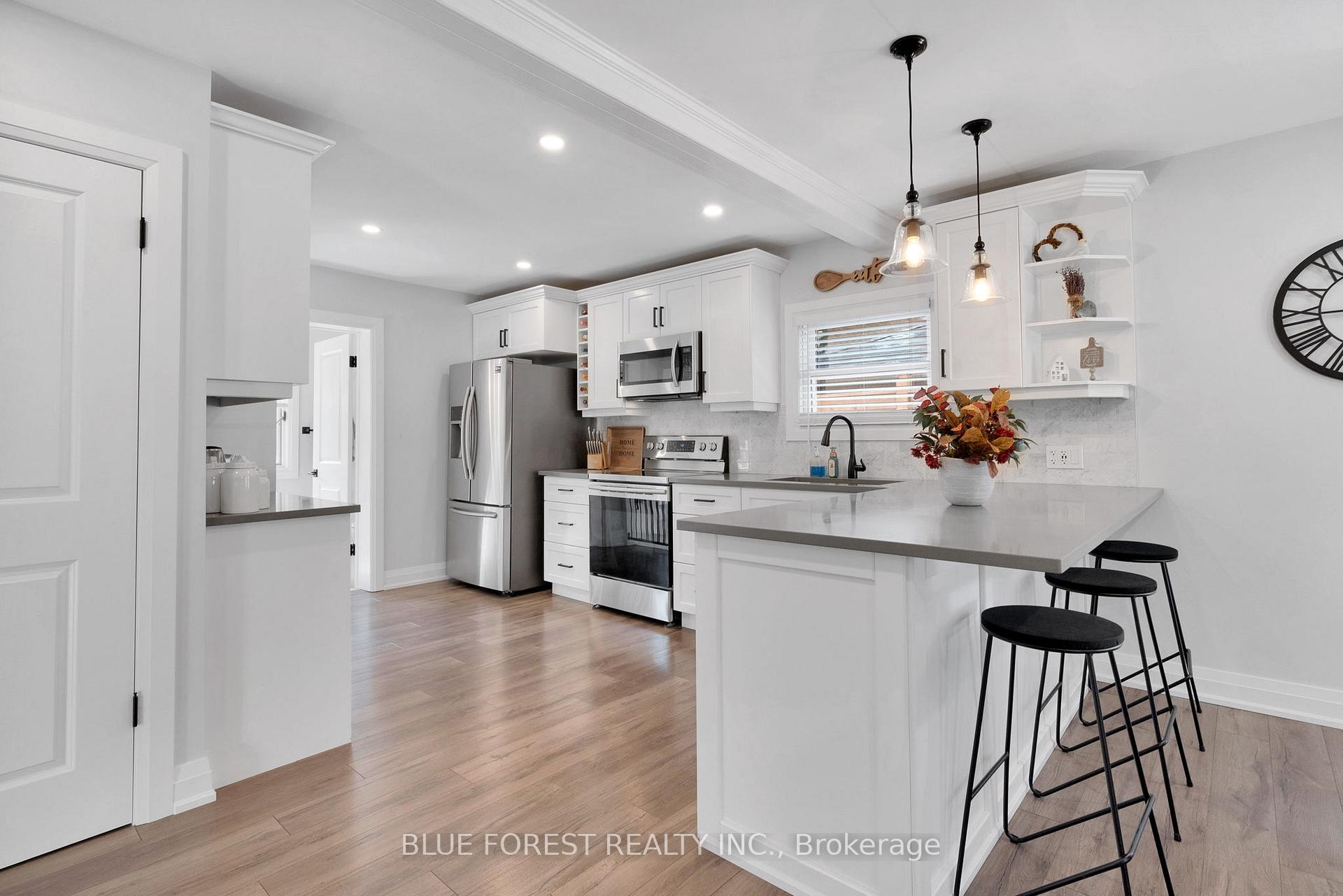 Photo 14 of 583 Mapledale Avenue, London, North G — HOMEH
