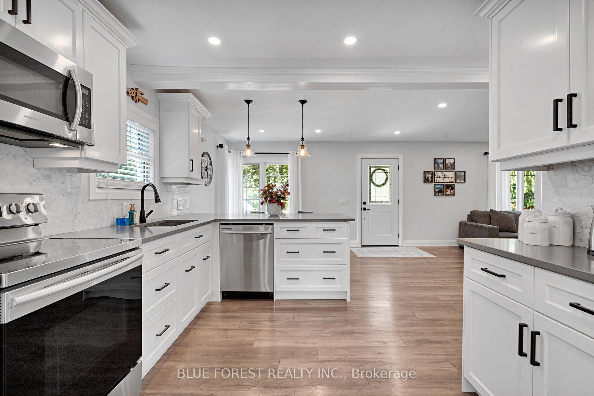 Photo 19 of 583 Mapledale Avenue, London, North G — HOMEH