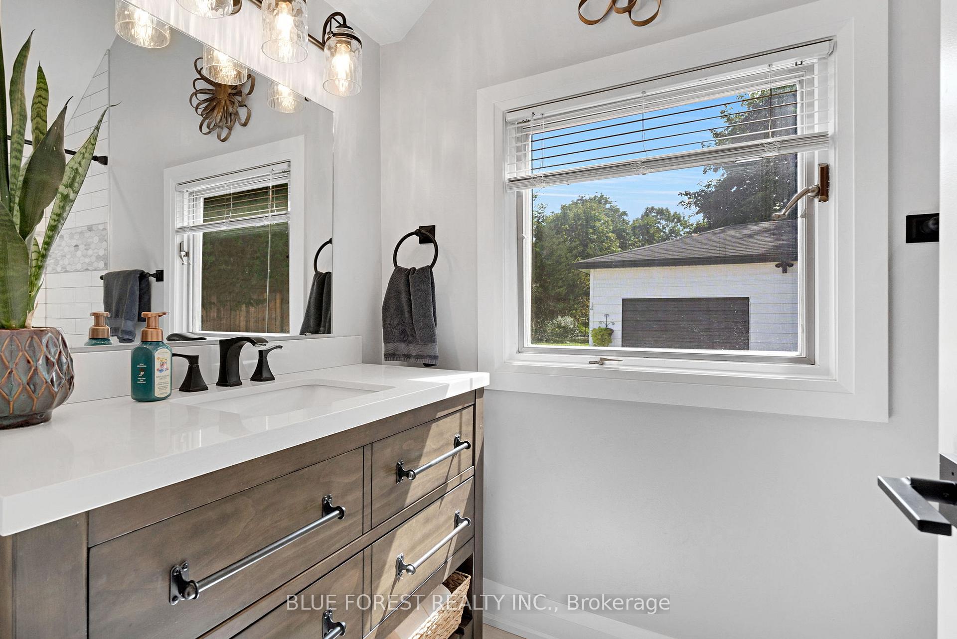Photo 23 of 583 Mapledale Avenue, London, North G — HOMEH