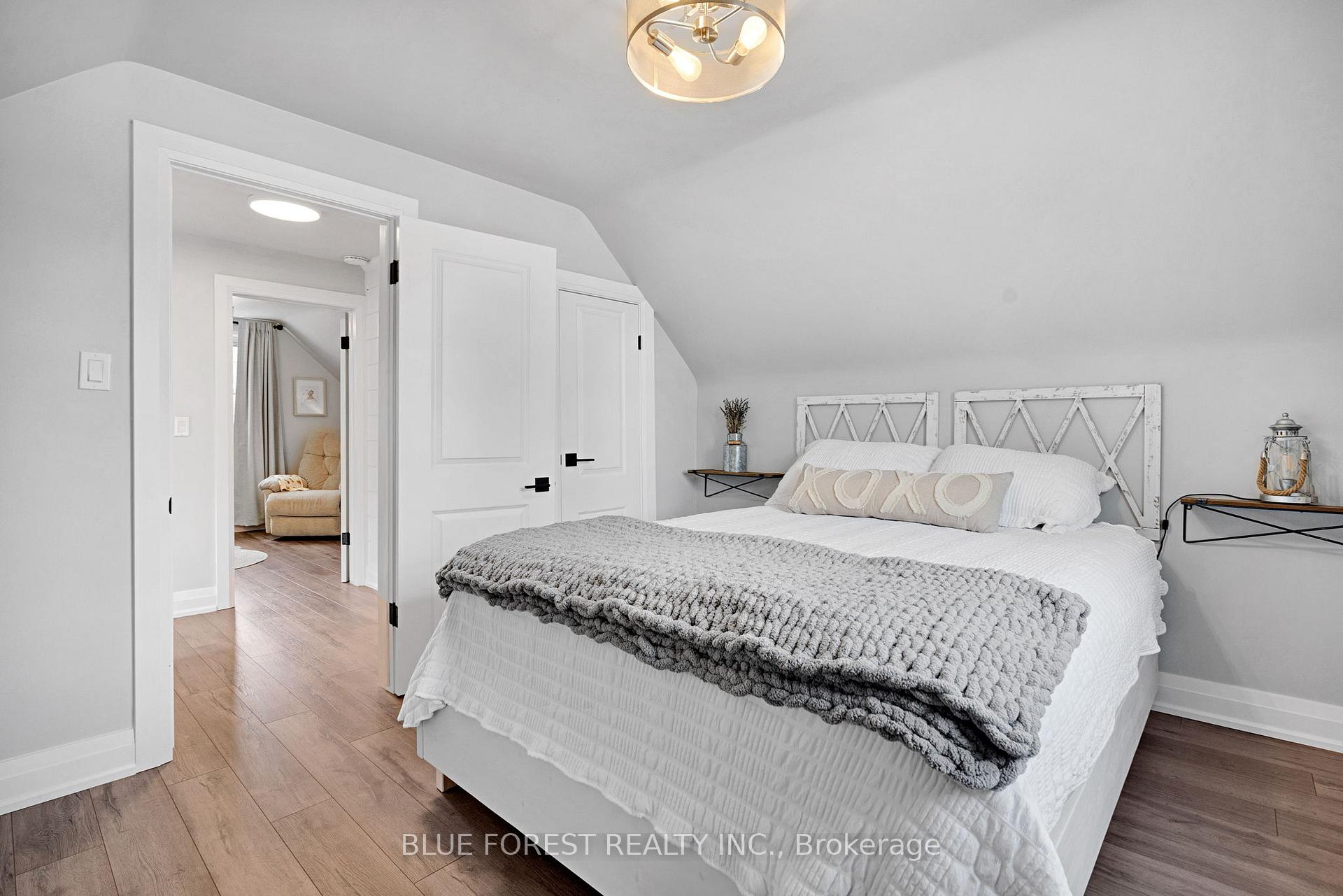 Photo 29 of 583 Mapledale Avenue, London, North G — HOMEH