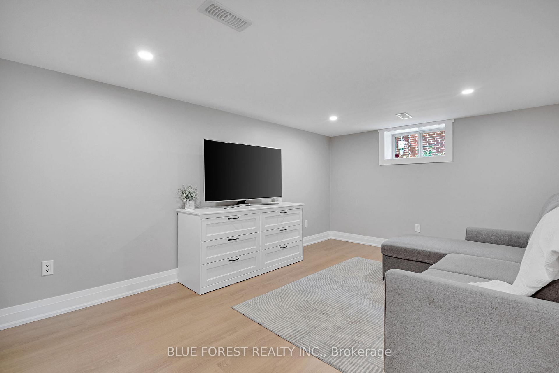 Photo 33 of 583 Mapledale Avenue, London, North G — HOMEH