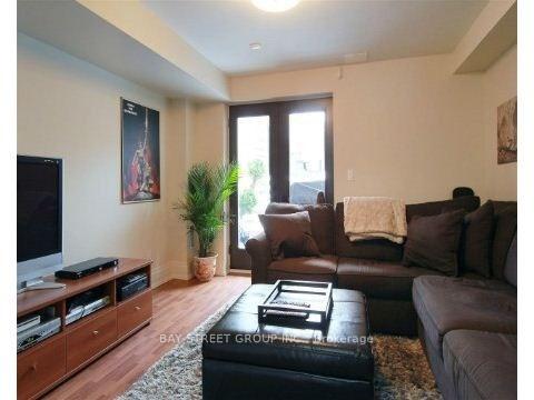 Photo 4 of 376 Lippincott Street, Toronto, University — HOMEH