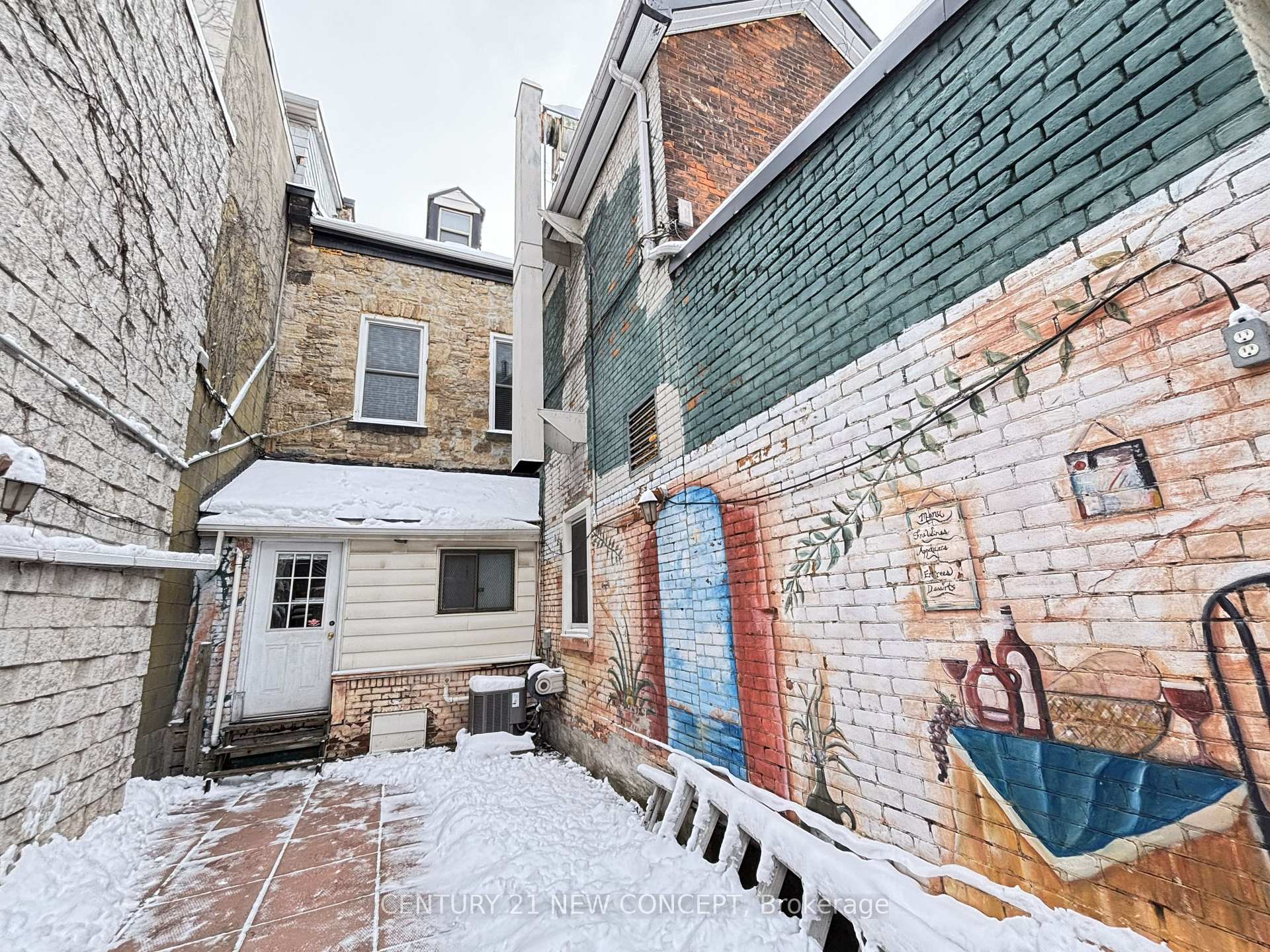 Photo 3 of 146 James Street S, Hamilton, Durand — HOMEH