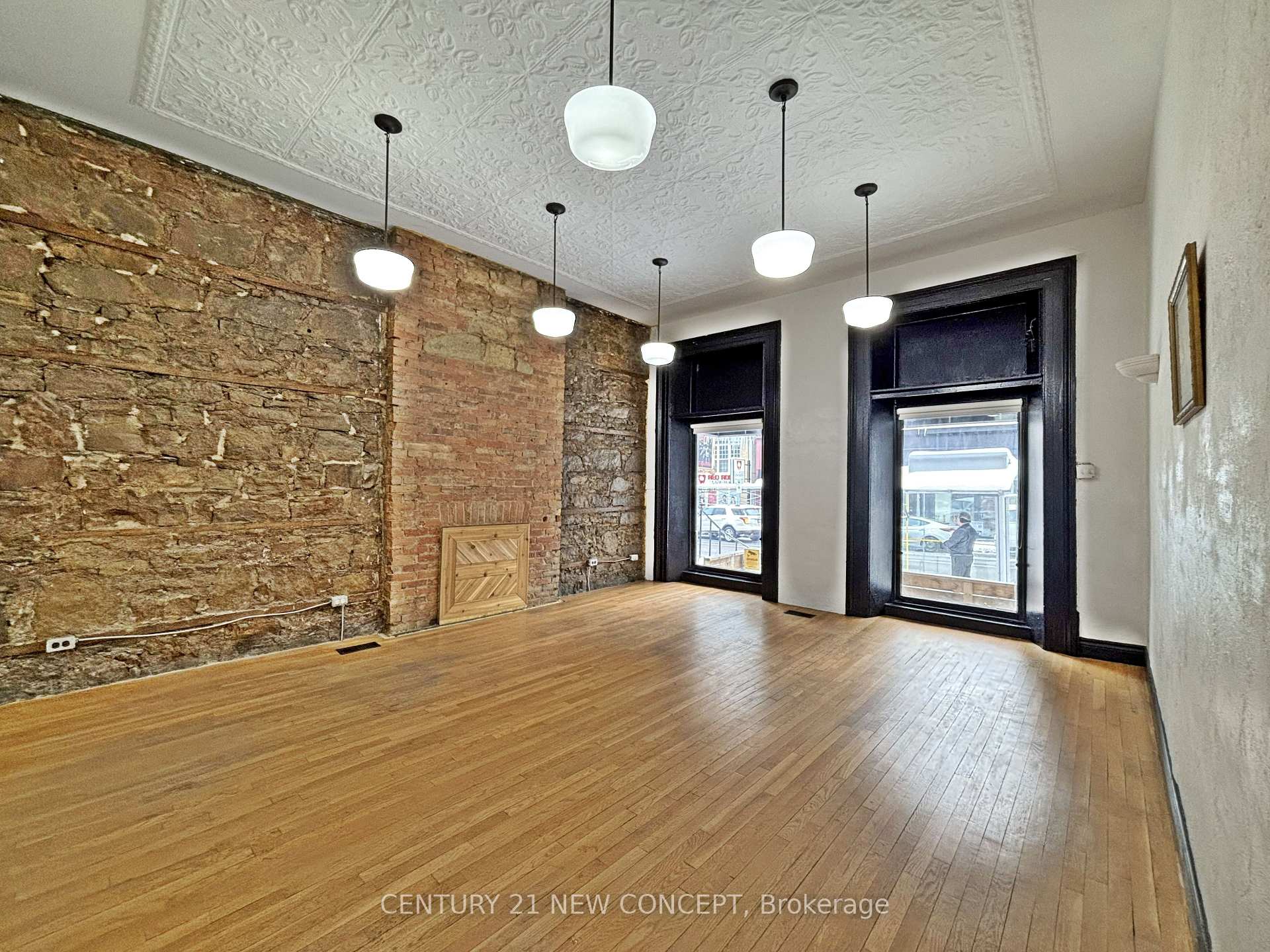 Photo 8 of 146 James Street S, Hamilton, Durand — HOMEH