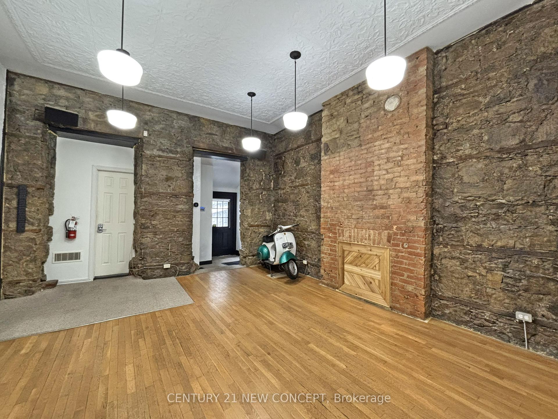 Photo 9 of 146 James Street S, Hamilton, Durand — HOMEH