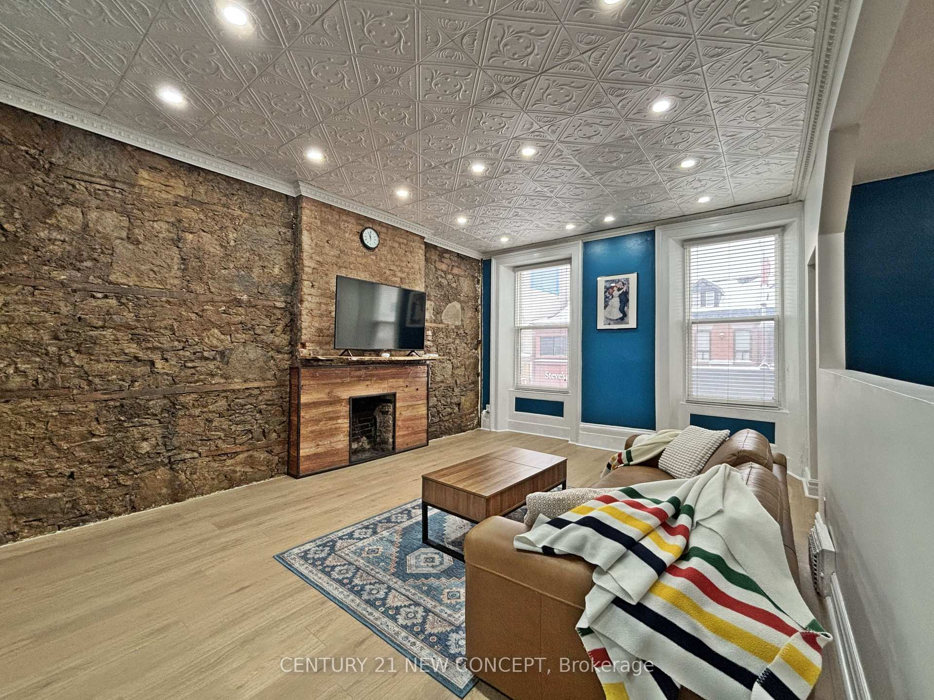 Photo 12 of 146 James Street S, Hamilton, Durand — HOMEH