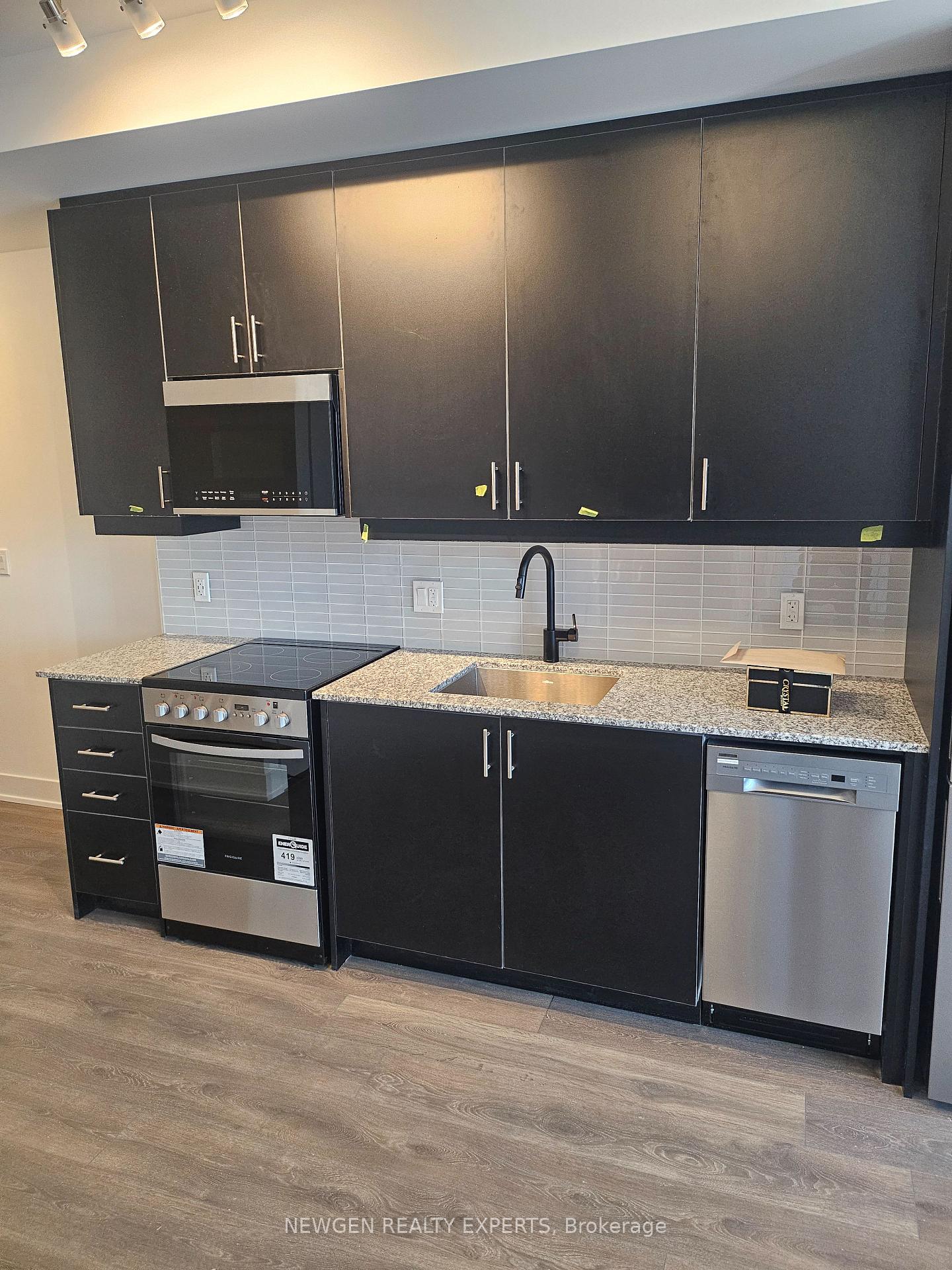 Photo 3 of Unit 221, 2333 Khalsa Gate, Oakville, Westmount — HOMEH