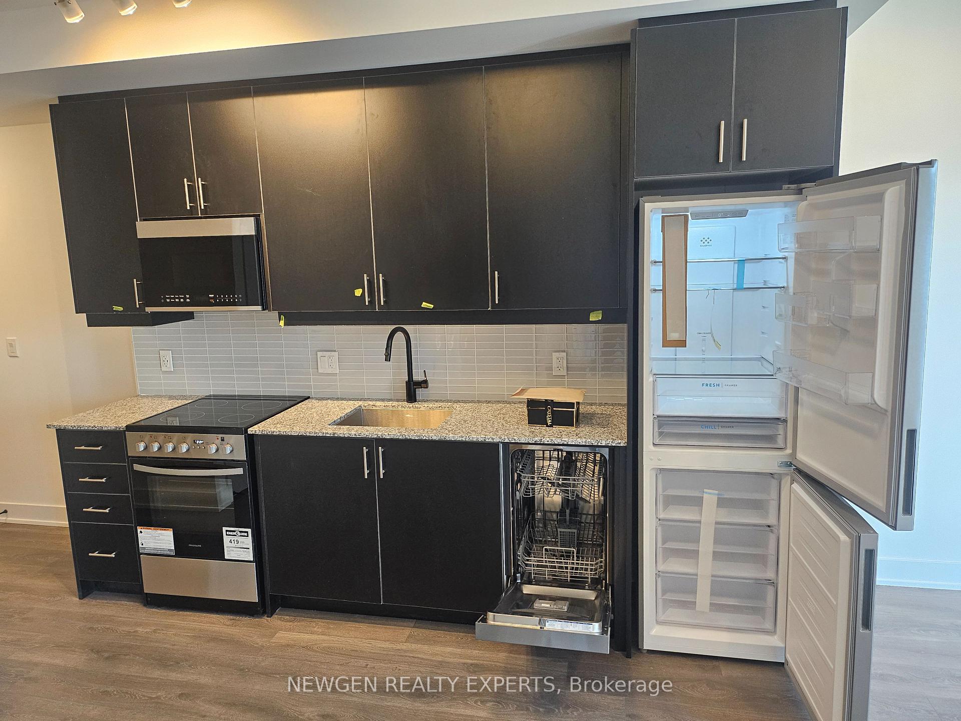 Photo 4 of Unit 221, 2333 Khalsa Gate, Oakville, Westmount — HOMEH