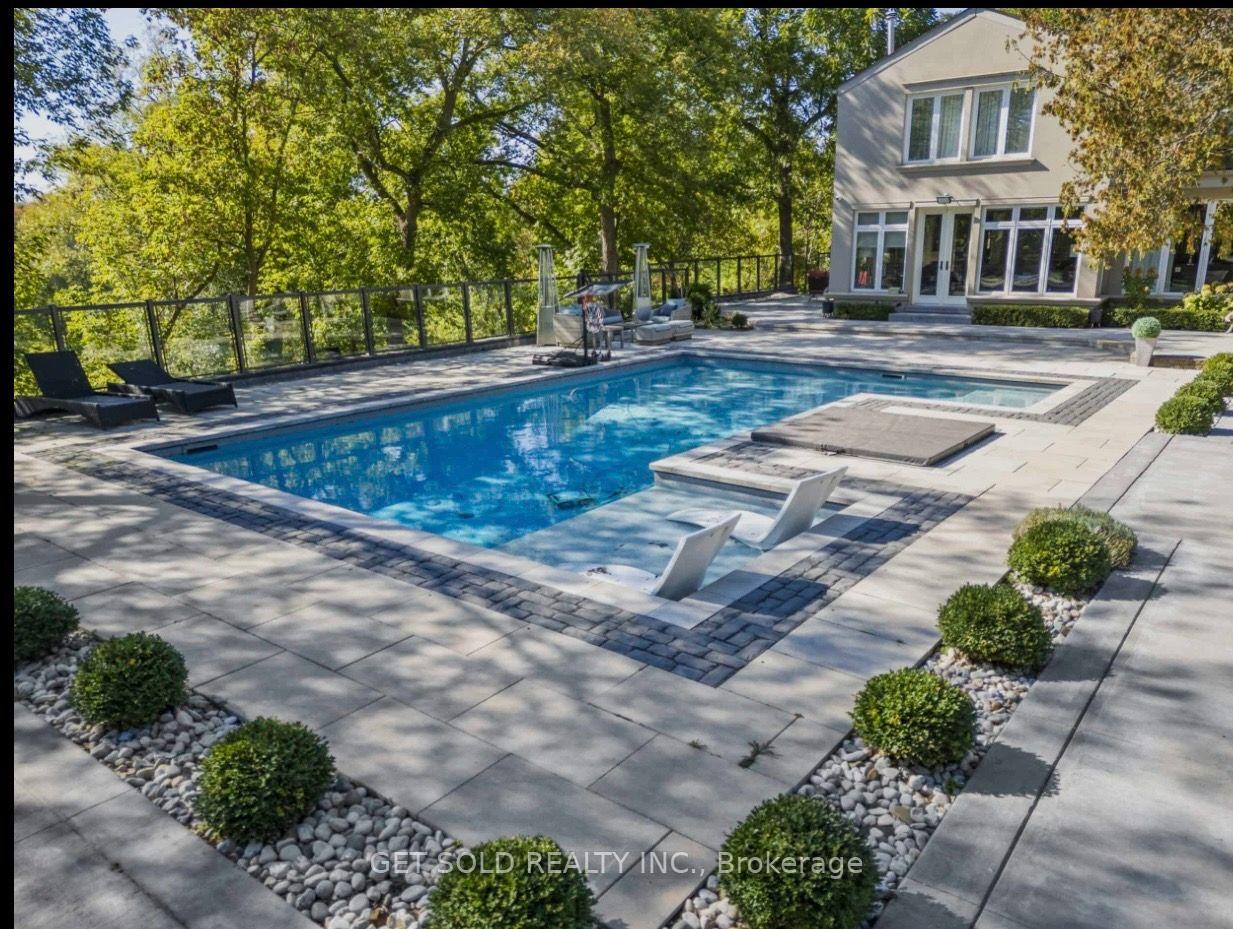 Photo 4 of 2552 Jarvis Street, Mississauga, Erindale — HOMEH