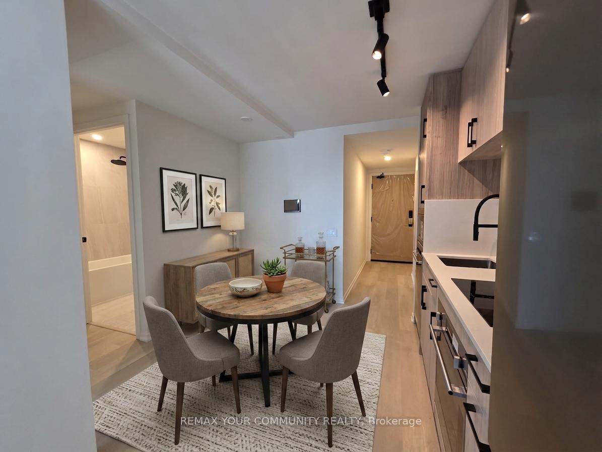Photo 4 of Unit 1012, 109 Erskine Avenue, Toronto, Mount Pleasant West — HOMEH