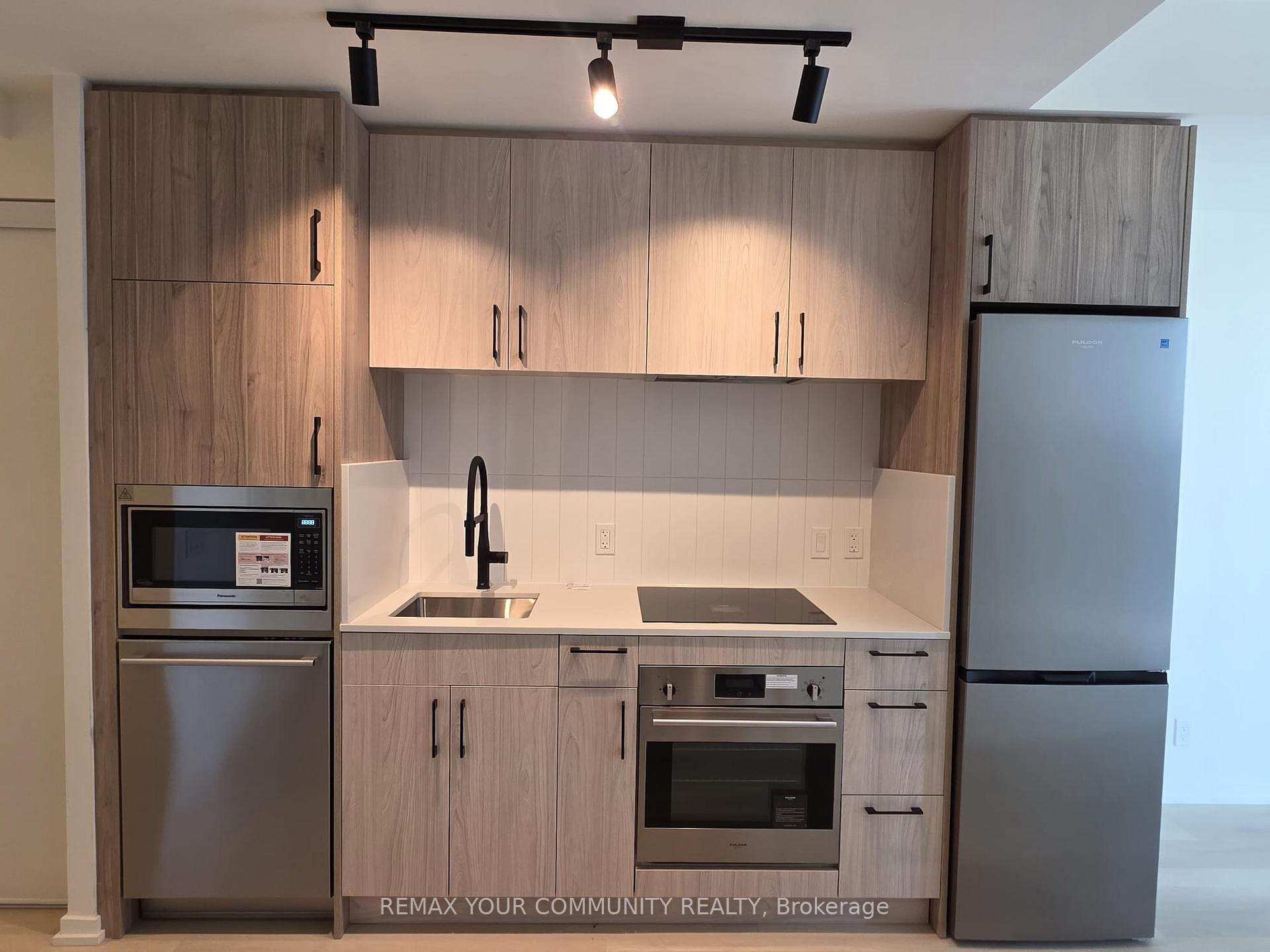 Photo 6 of Unit 1012, 109 Erskine Avenue, Toronto, Mount Pleasant West — HOMEH
