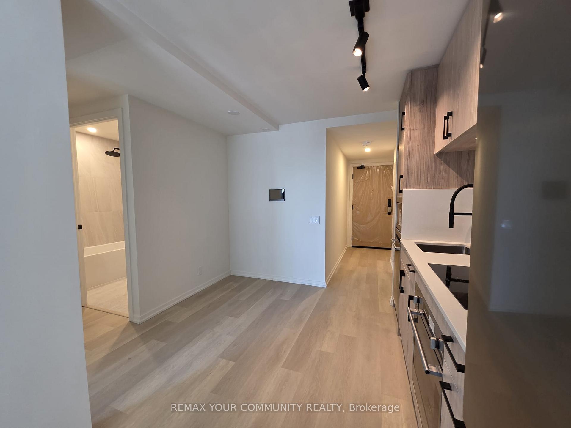 Photo 9 of Unit 1012, 109 Erskine Avenue, Toronto, Mount Pleasant West — HOMEH
