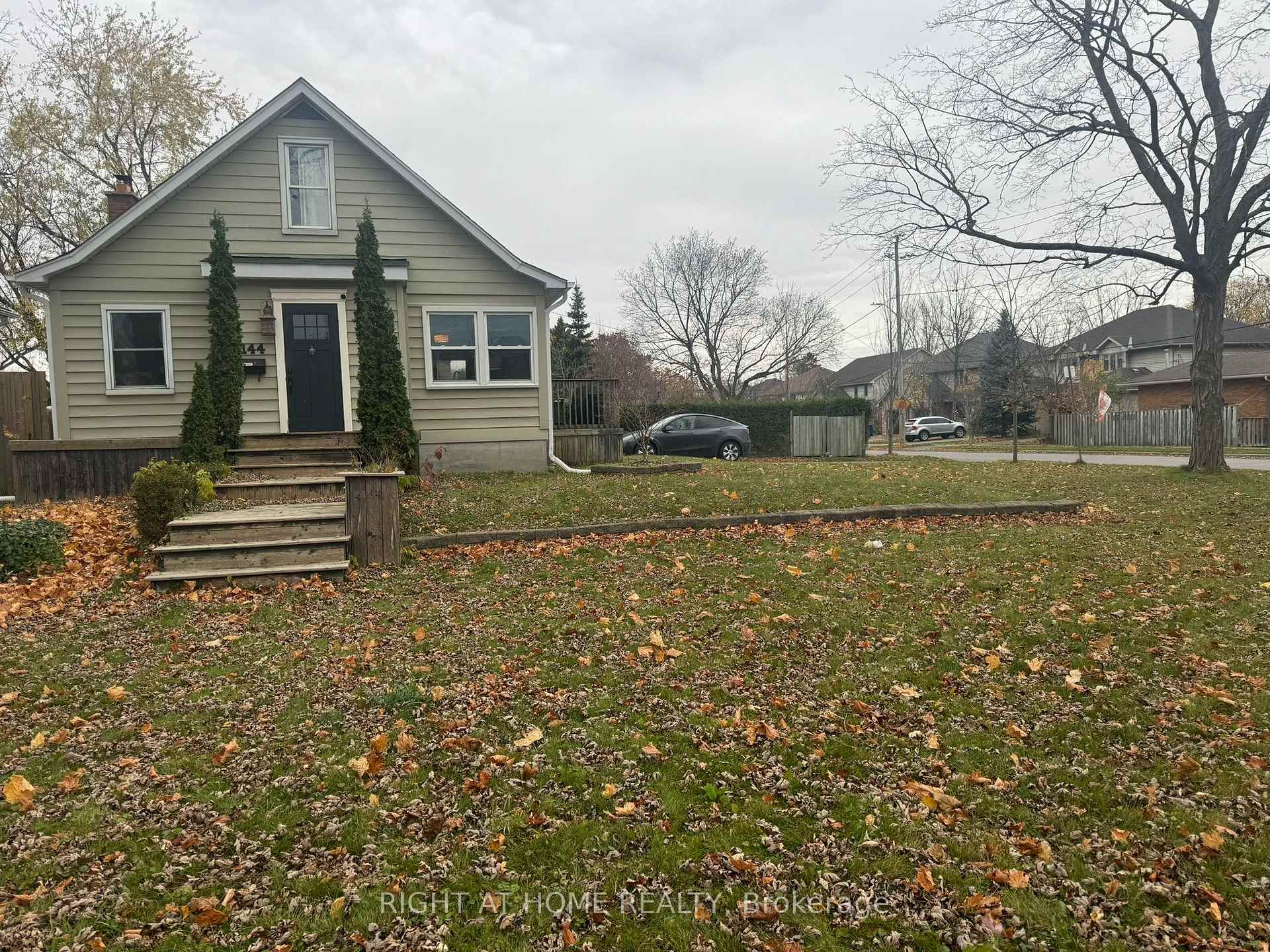 Photo 13 of 144 Baseline Road W, London, South D — HOMEH