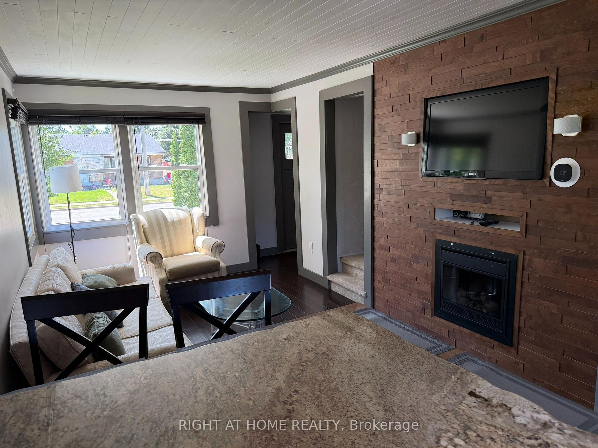 Photo 15 of 144 Baseline Road W, London, South D — HOMEH