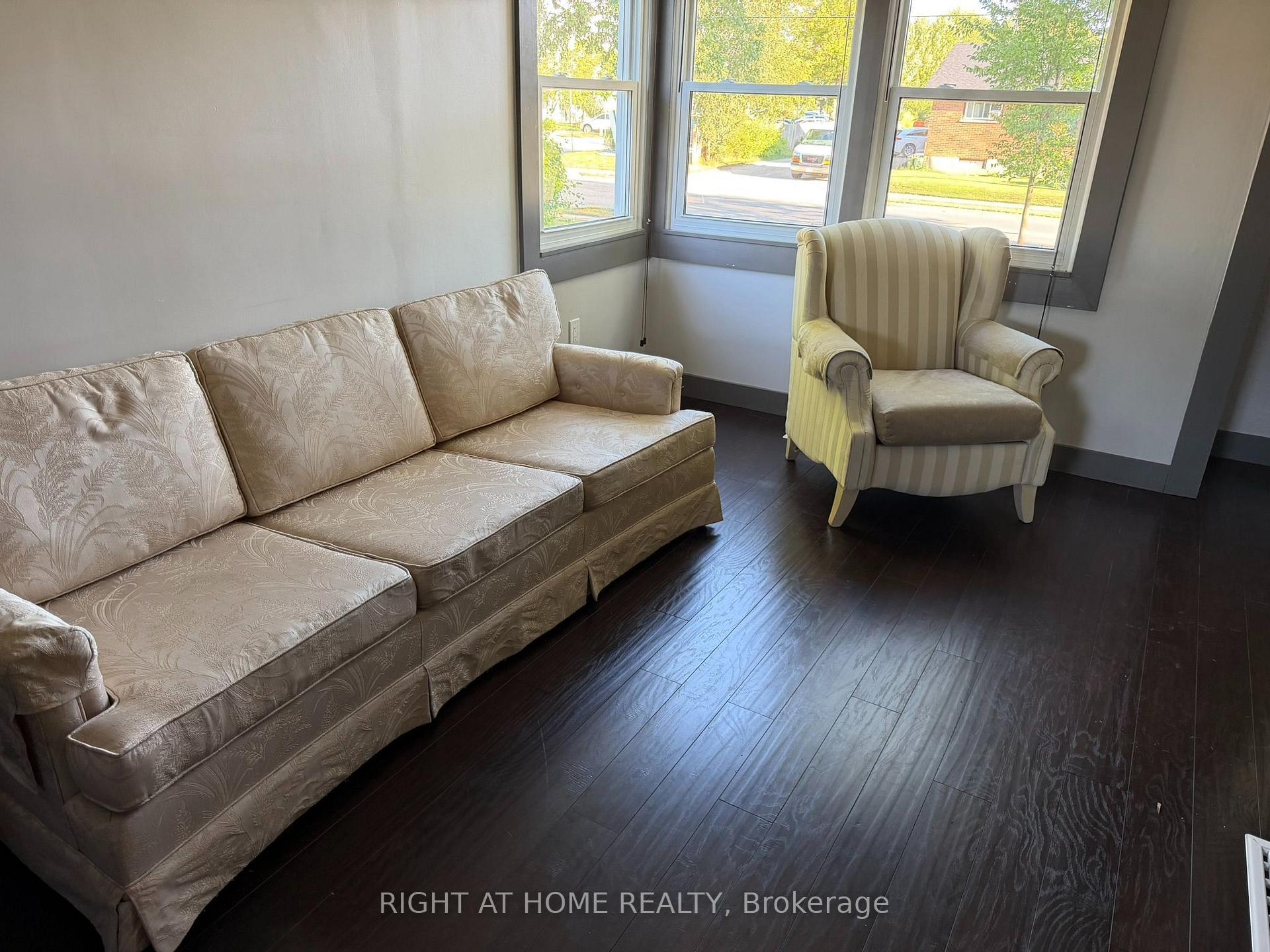 Photo 17 of 144 Baseline Road W, London, South D — HOMEH