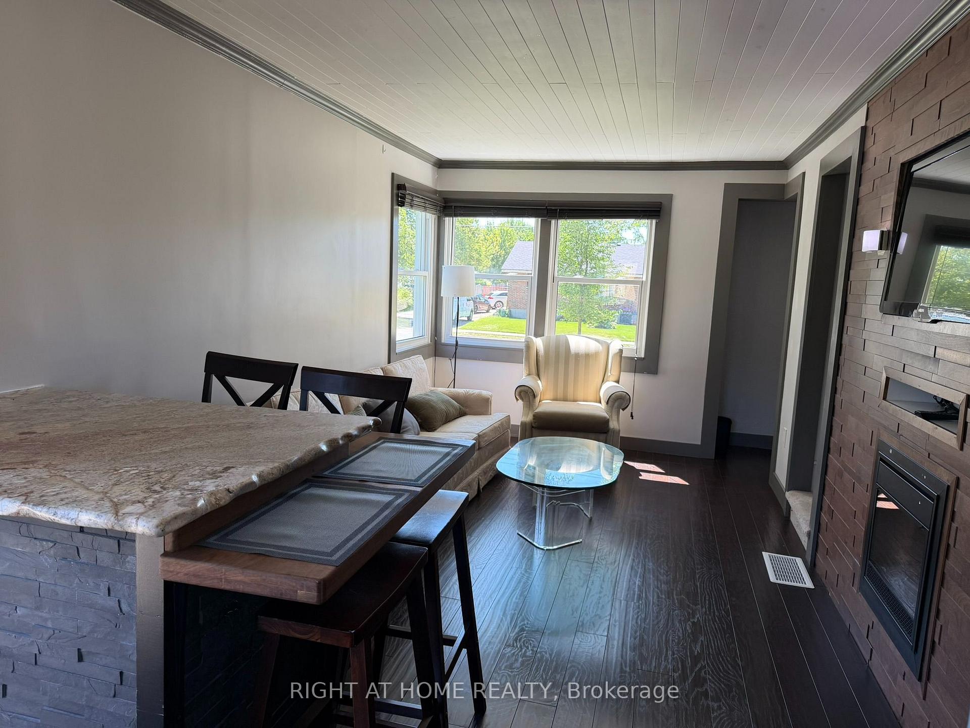 Photo 19 of 144 Baseline Road W, London, South D — HOMEH