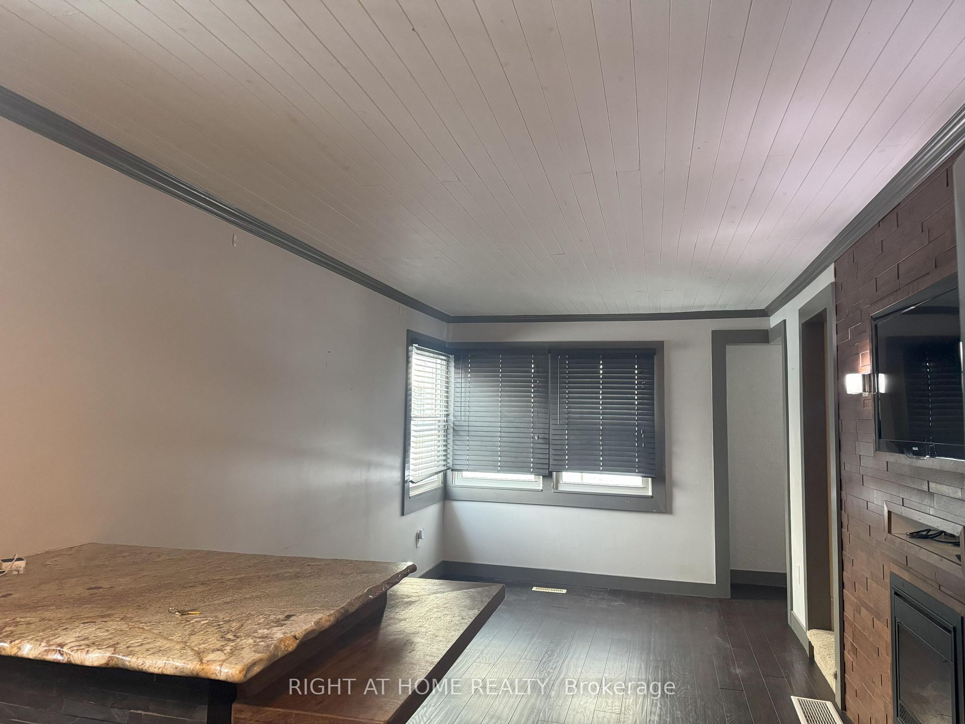 Photo 21 of 144 Baseline Road W, London, South D — HOMEH