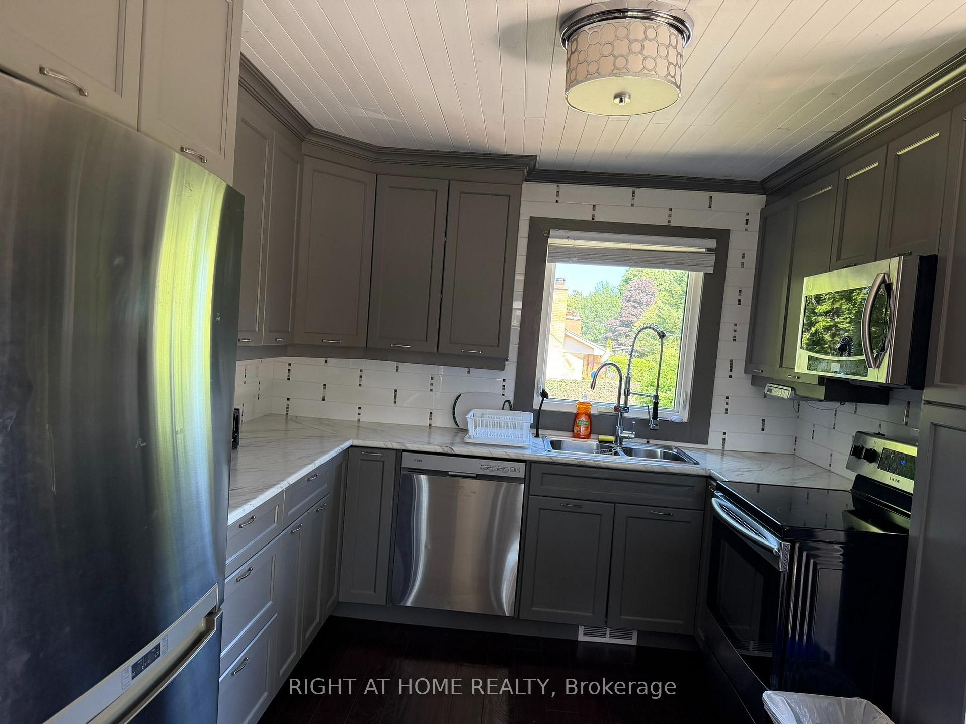 Photo 23 of 144 Baseline Road W, London, South D — HOMEH