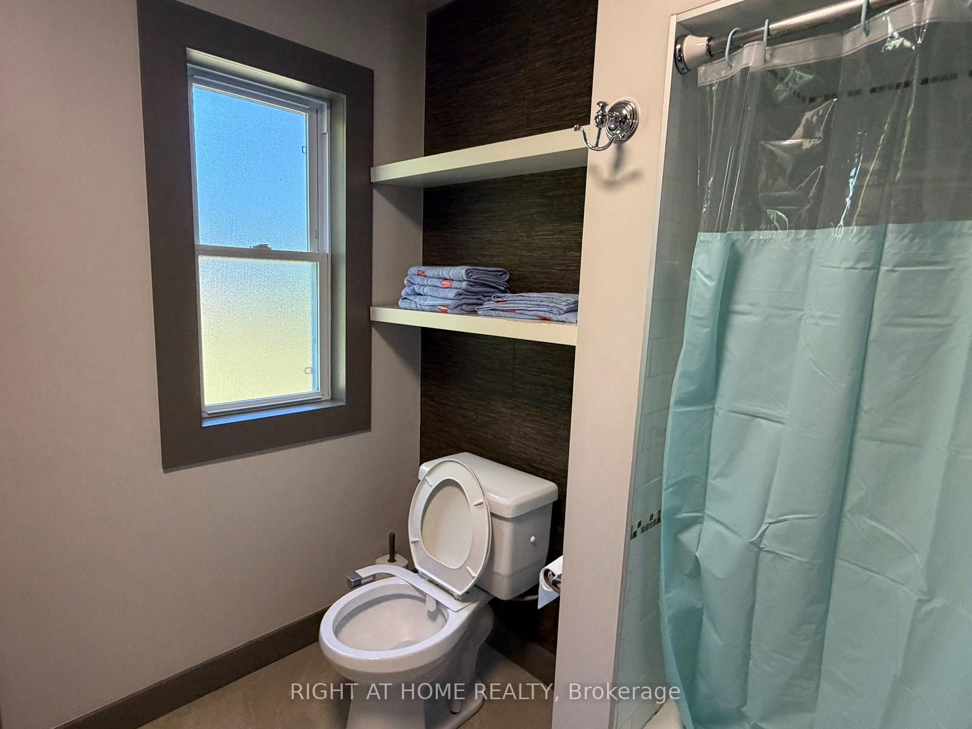 Photo 33 of 144 Baseline Road W, London, South D — HOMEH