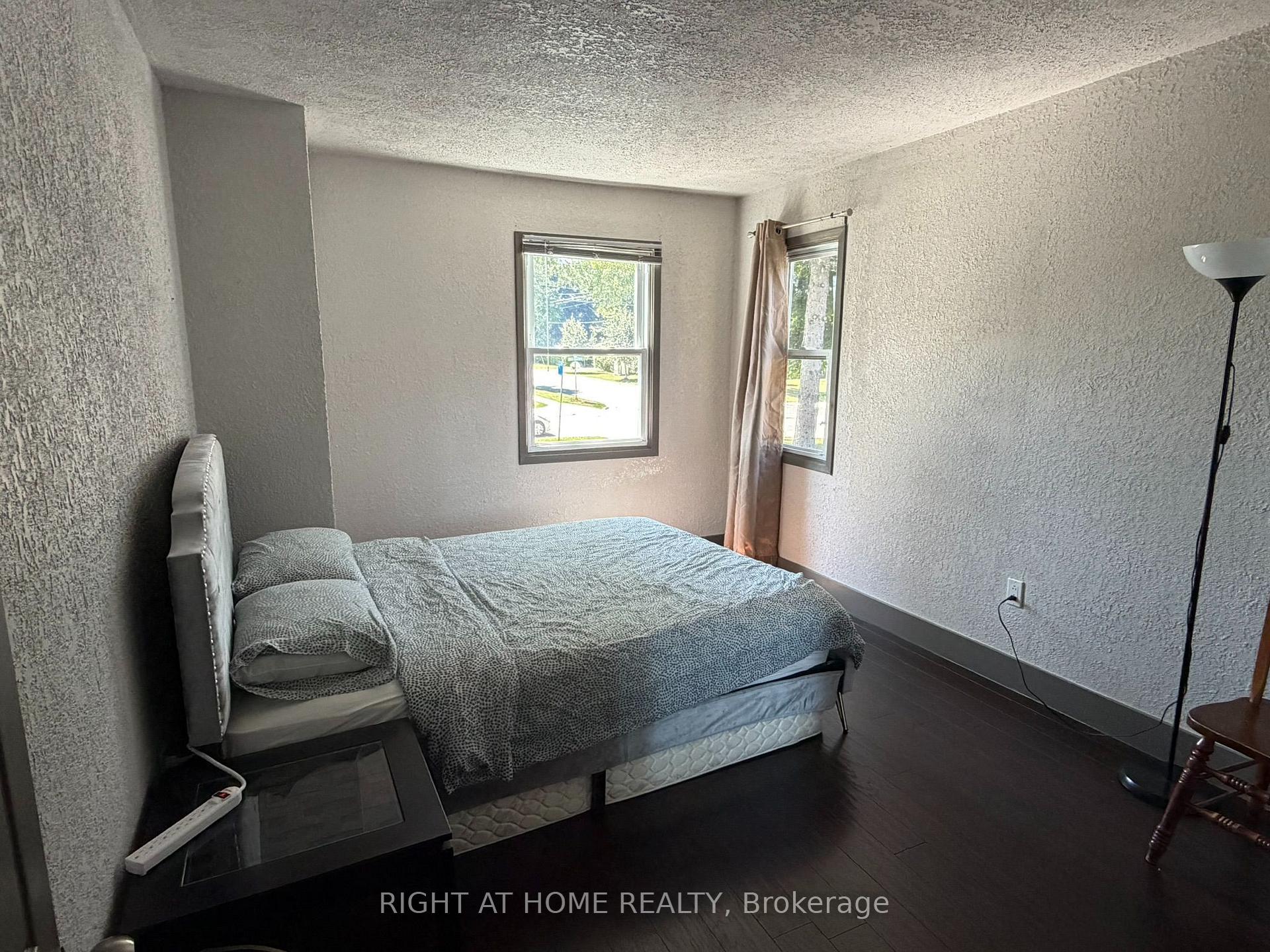 Photo 36 of 144 Baseline Road W, London, South D — HOMEH