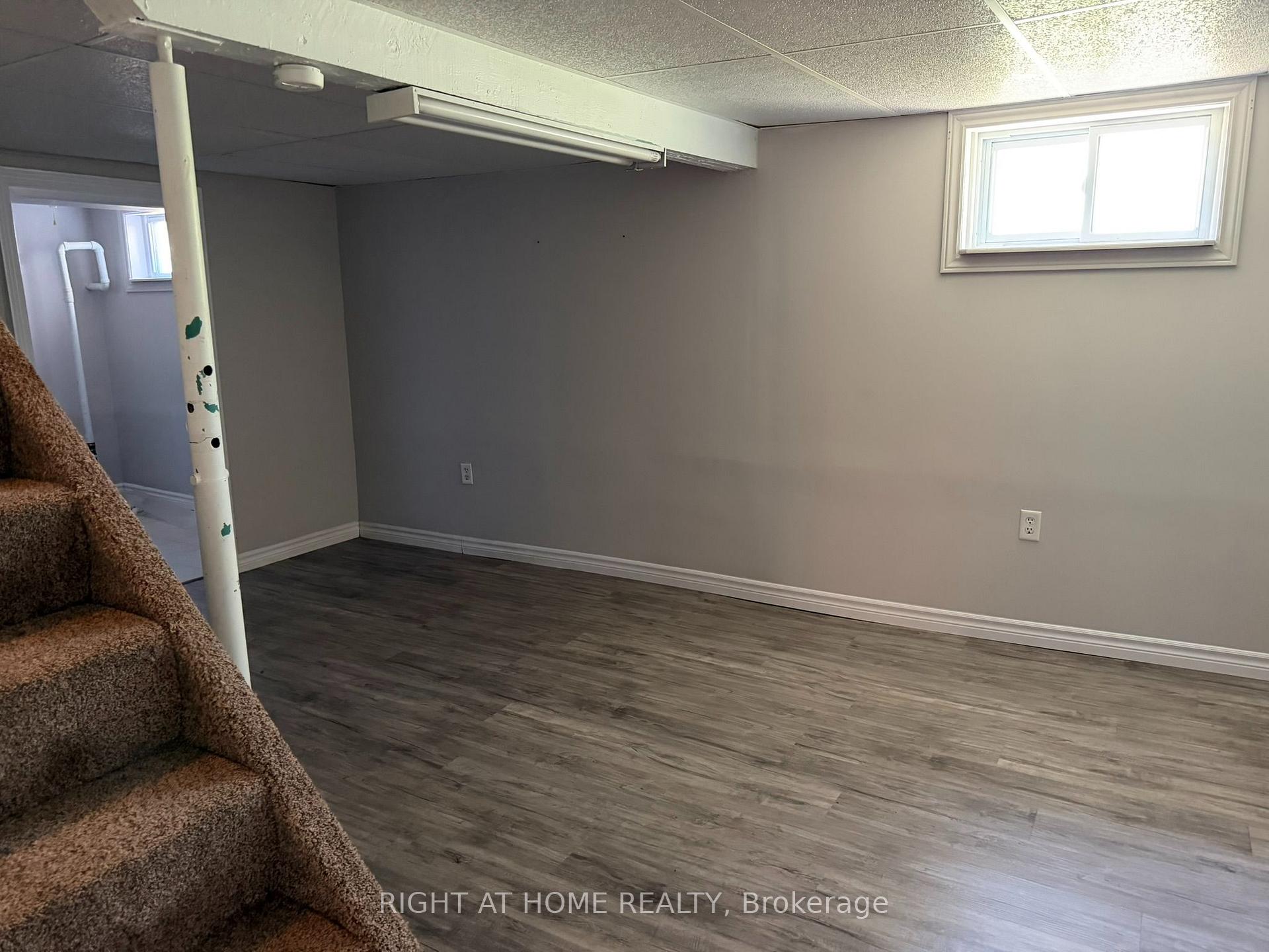 Photo 45 of 144 Baseline Road W, London, South D — HOMEH