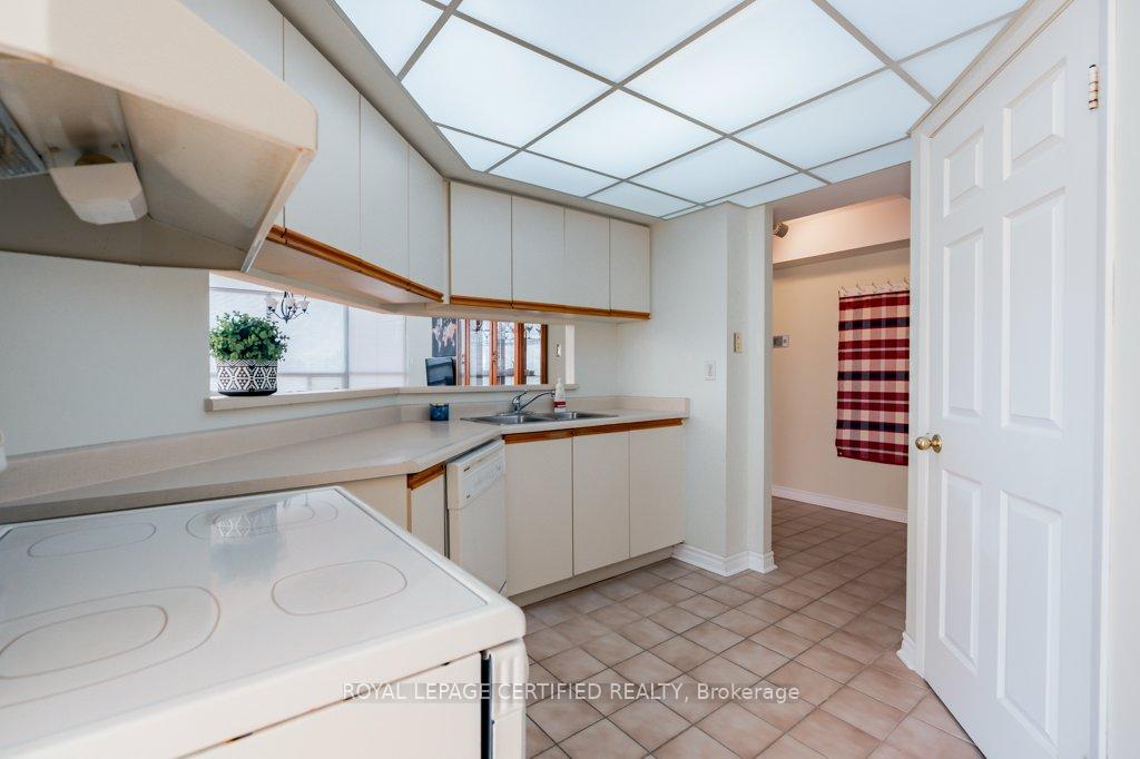 Photo 4 of Unit 304, 320 Mill Street S, Brampton, Brampton South — HOMEH