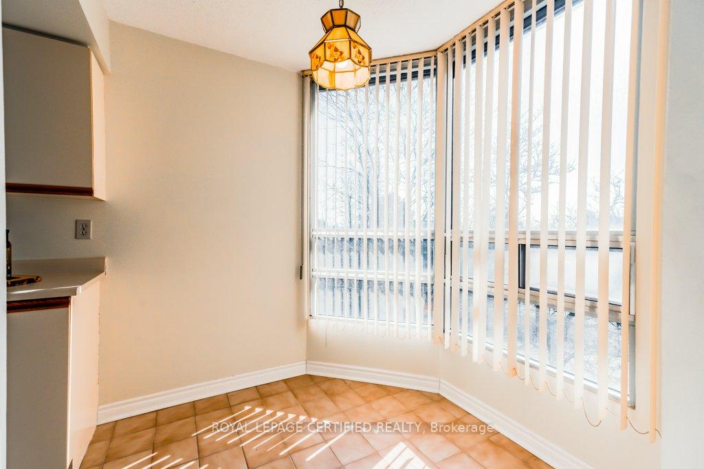 Photo 5 of Unit 304, 320 Mill Street S, Brampton, Brampton South — HOMEH