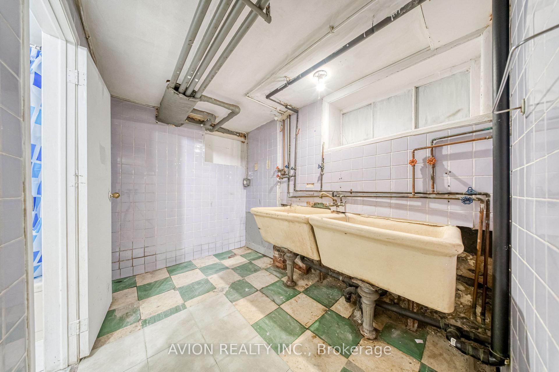 Photo 34 of 54 Ryerson Avenue, Toronto, Kensington-Chinatown — HOMEH