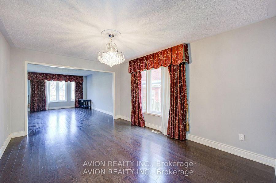 Photo 2 of 29 Charrington Crescent, Markham, Unionville — HOMEH