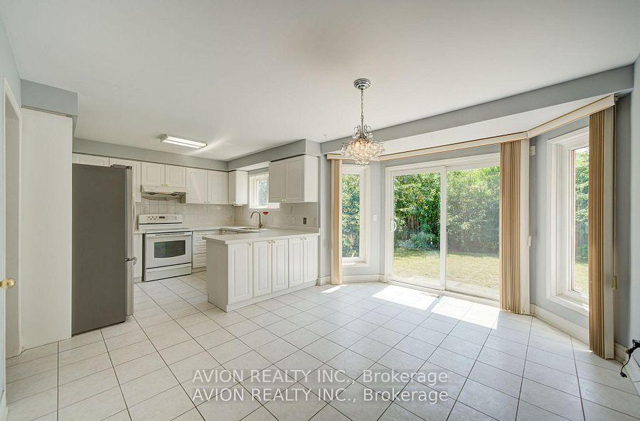 Photo 3 of 29 Charrington Crescent, Markham, Unionville — HOMEH