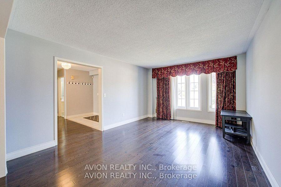 Photo 4 of 29 Charrington Crescent, Markham, Unionville — HOMEH