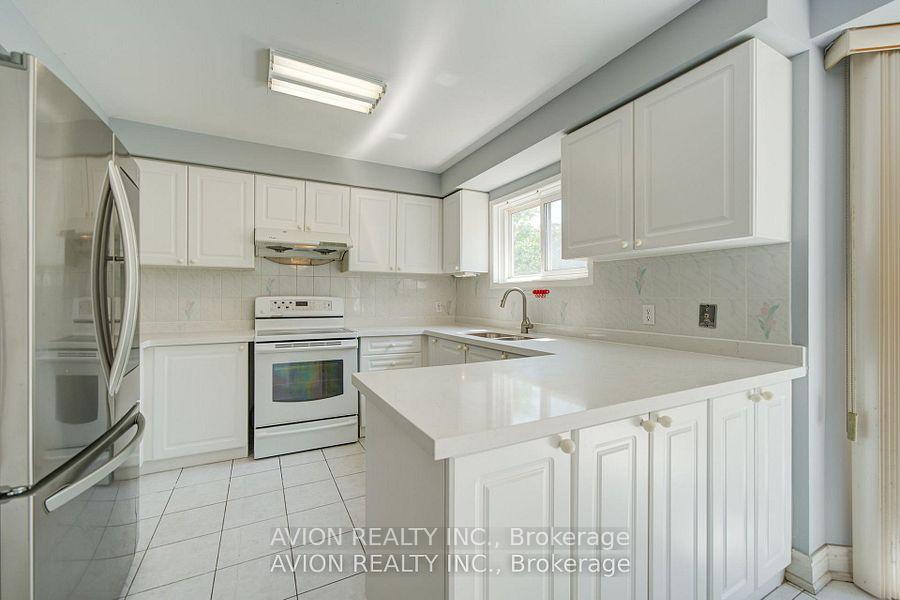 Photo 7 of 29 Charrington Crescent, Markham, Unionville — HOMEH
