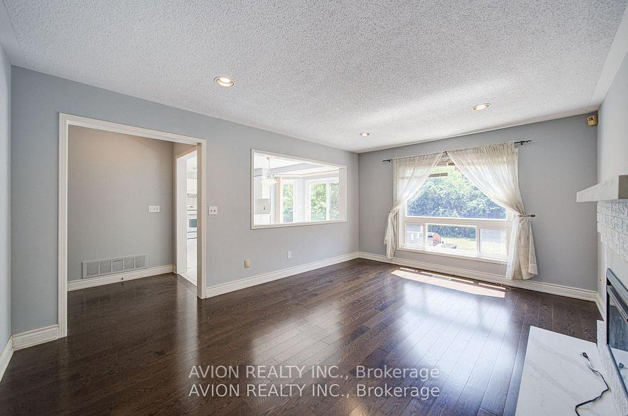 Photo 8 of 29 Charrington Crescent, Markham, Unionville — HOMEH
