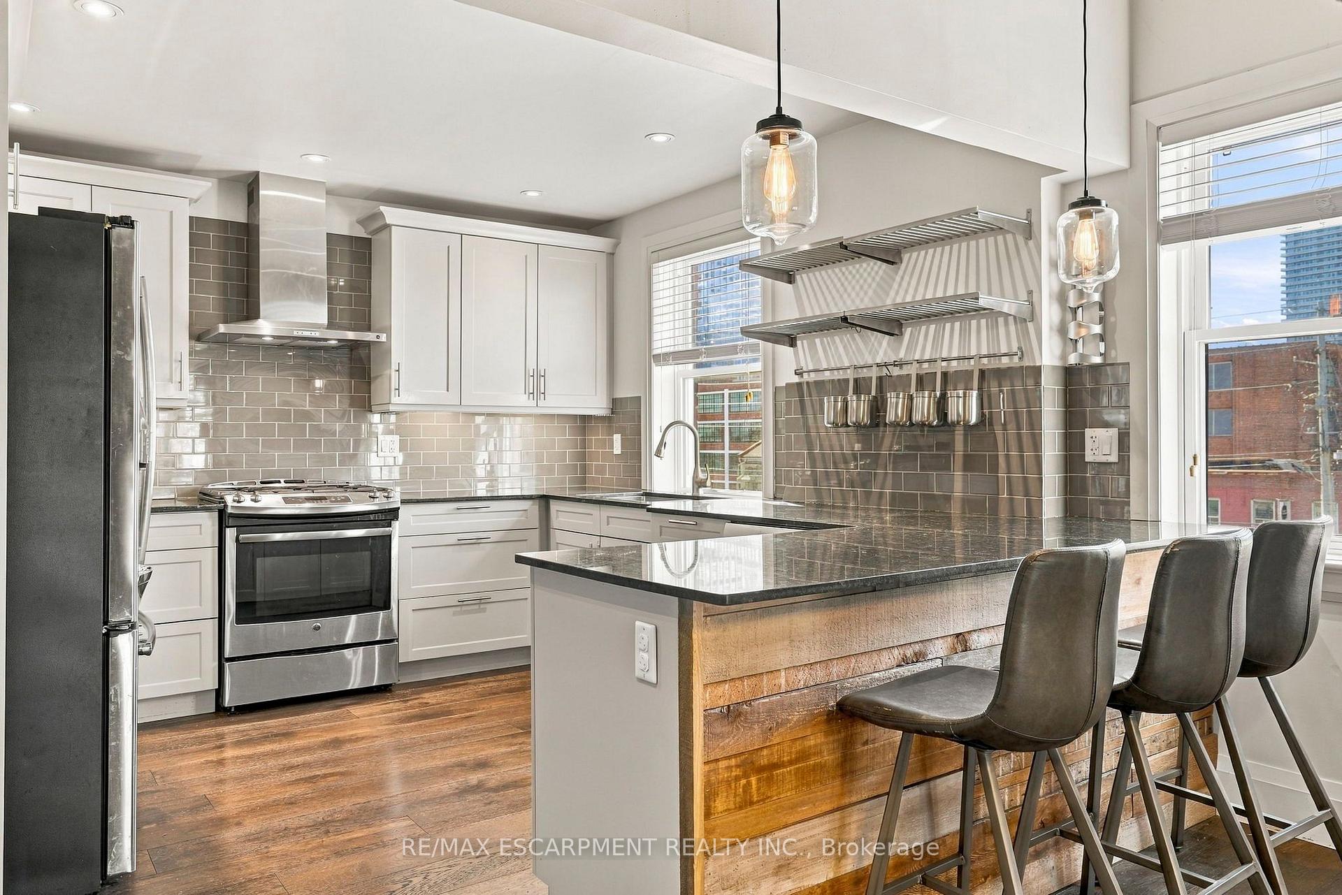 Photo 13 of Unit 4, 172 1/2 James Street N, Hamilton, Corktown — HOMEH