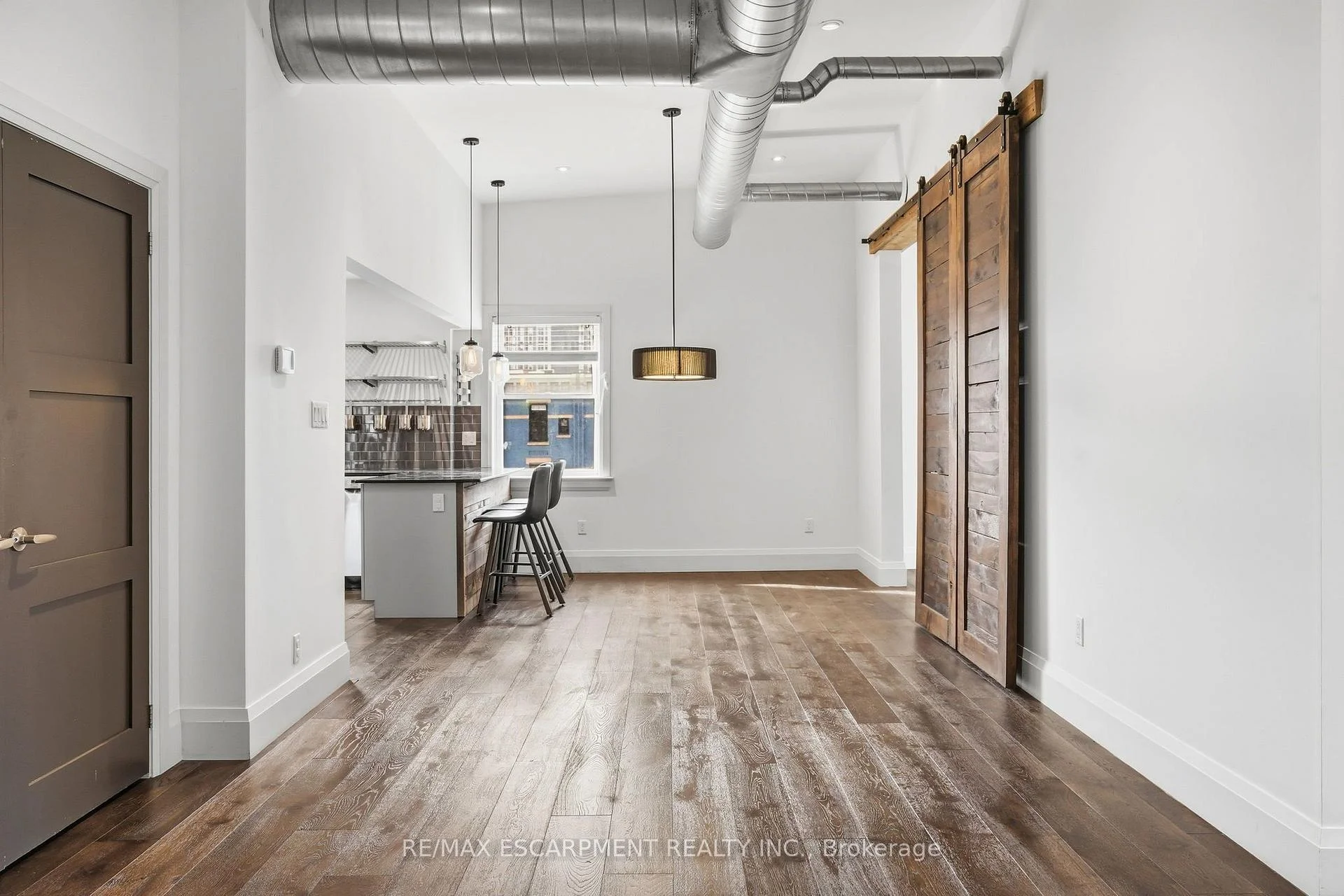 Photo 10 of Unit 4, 172 1/2 James Street N, Hamilton, Corktown — HOMEH