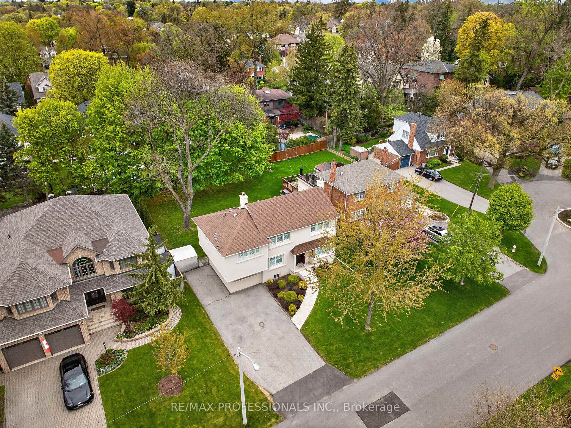 Photo 1 of 27 Nottingham Drive, Etobicoke, Edenbridge-Humber Valley — HOMEH