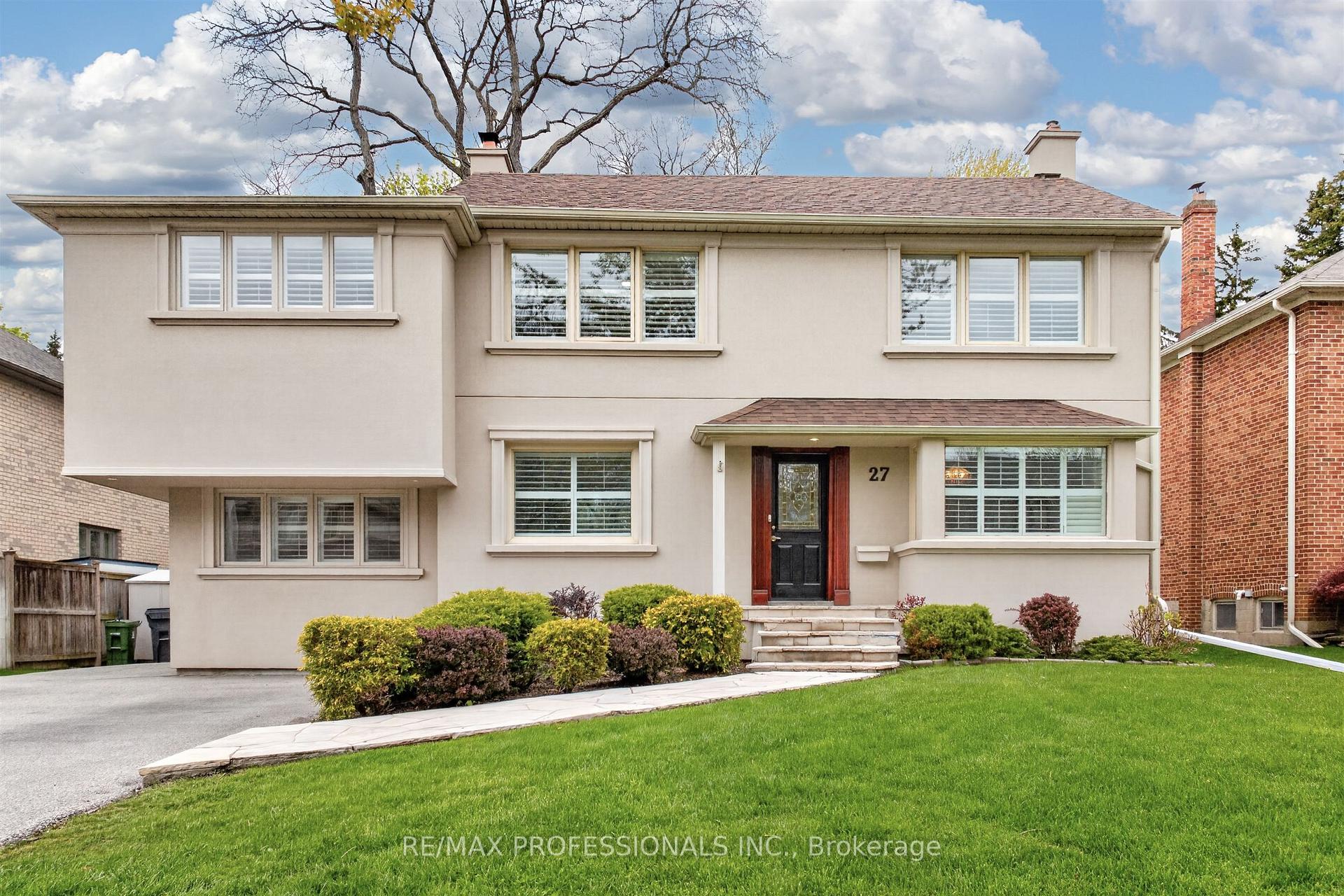Photo 3 of 27 Nottingham Drive, Etobicoke, Edenbridge-Humber Valley — HOMEH