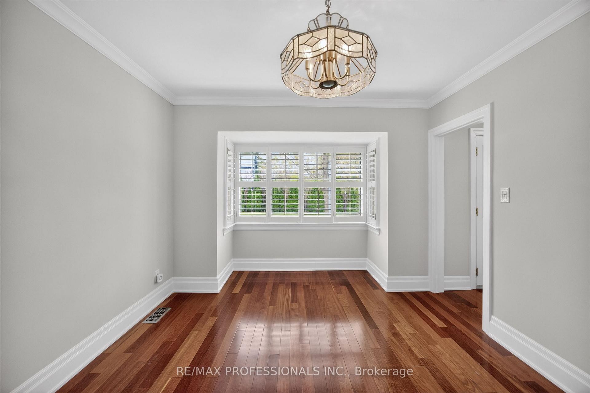 Photo 12 of 27 Nottingham Drive, Etobicoke, Edenbridge-Humber Valley — HOMEH