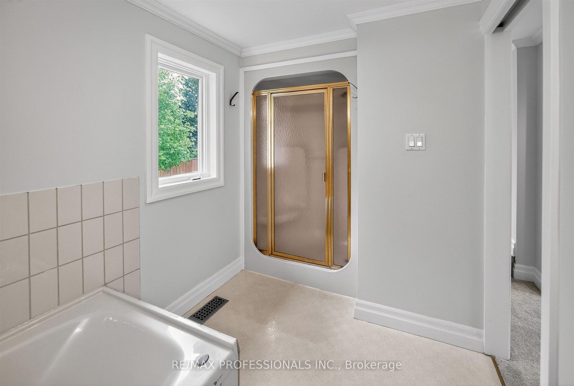Photo 28 of 27 Nottingham Drive, Etobicoke, Edenbridge-Humber Valley — HOMEH