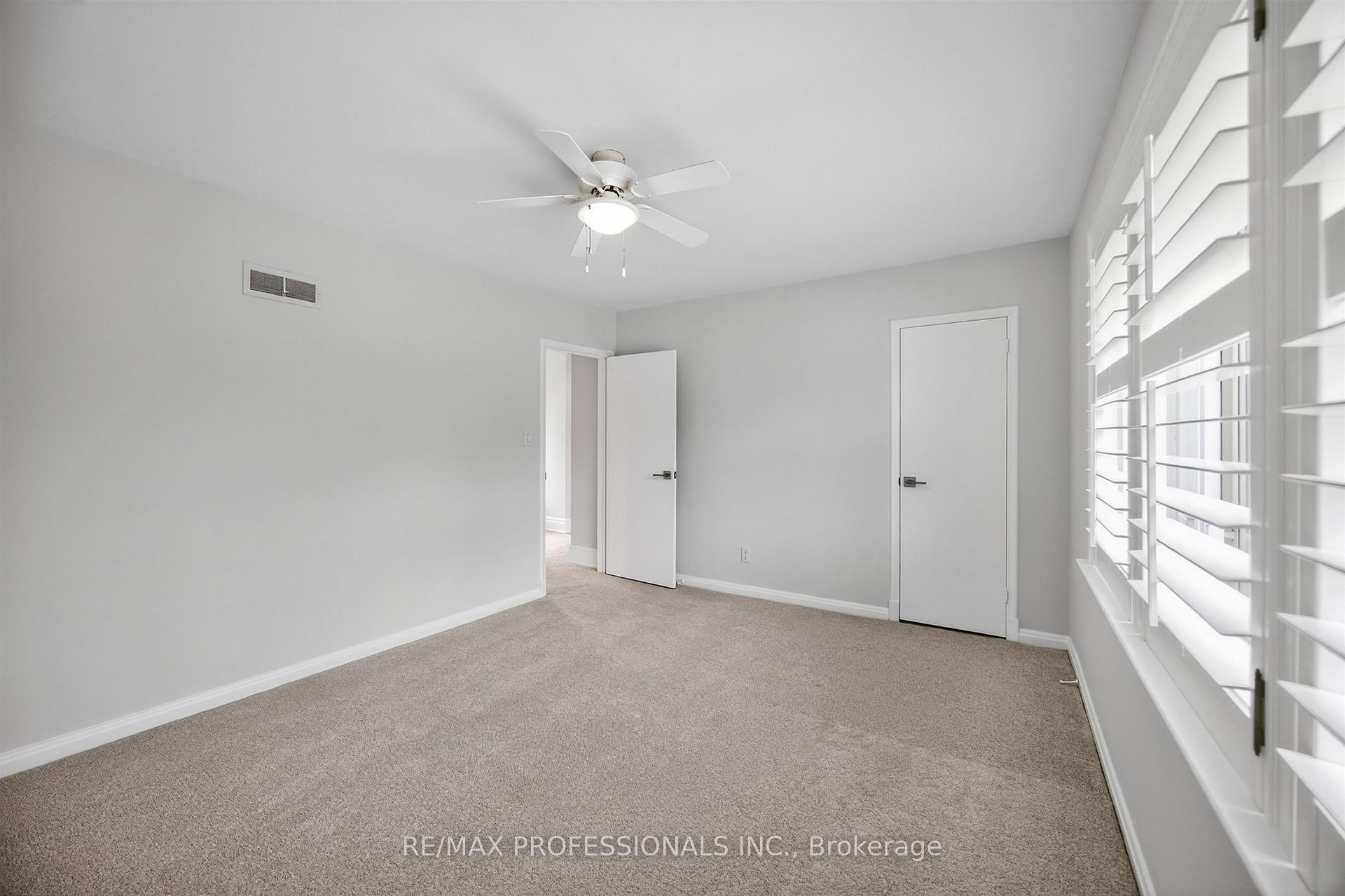 Photo 30 of 27 Nottingham Drive, Etobicoke, Edenbridge-Humber Valley — HOMEH
