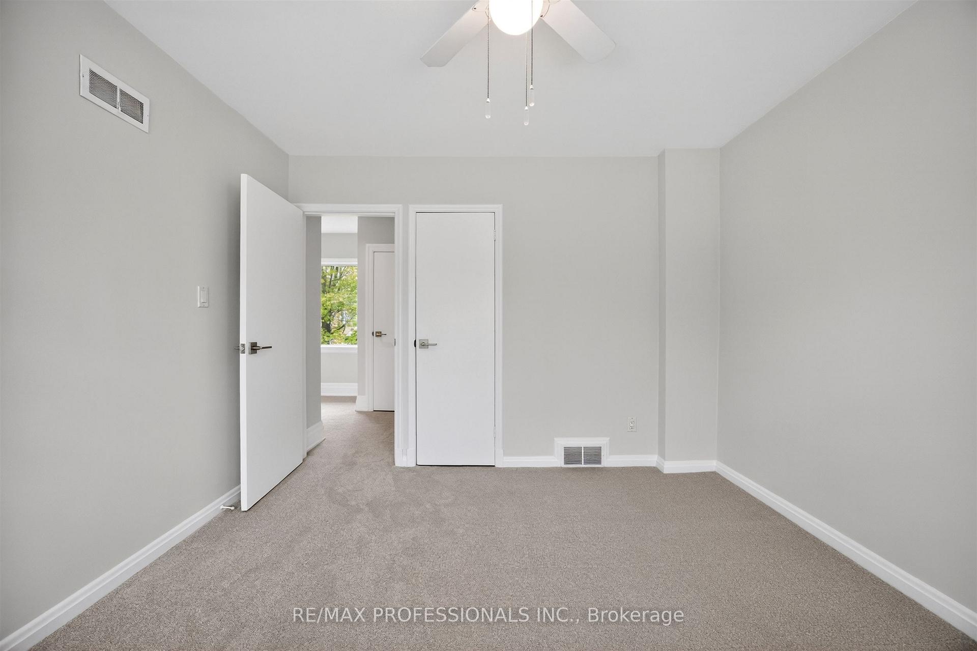 Photo 33 of 27 Nottingham Drive, Etobicoke, Edenbridge-Humber Valley — HOMEH