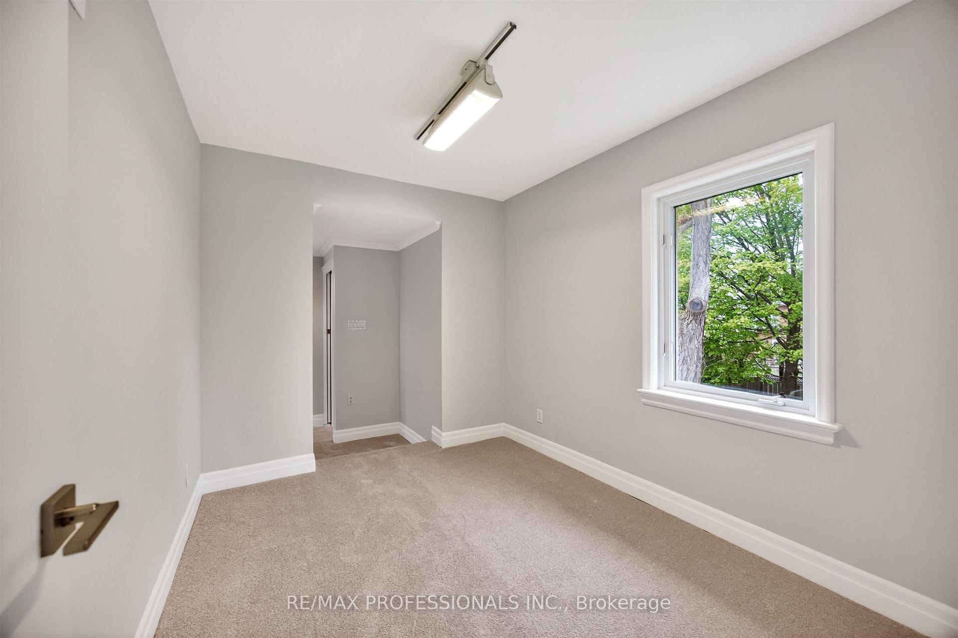 Photo 34 of 27 Nottingham Drive, Etobicoke, Edenbridge-Humber Valley — HOMEH