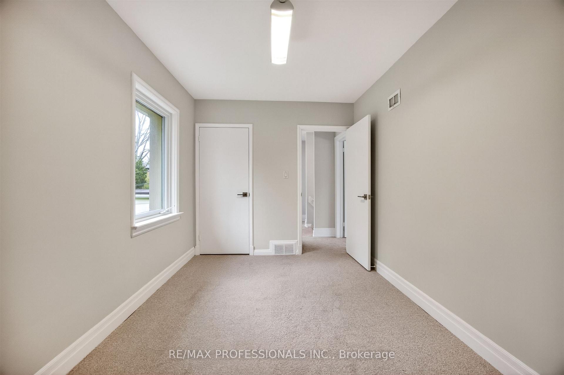 Photo 35 of 27 Nottingham Drive, Etobicoke, Edenbridge-Humber Valley — HOMEH