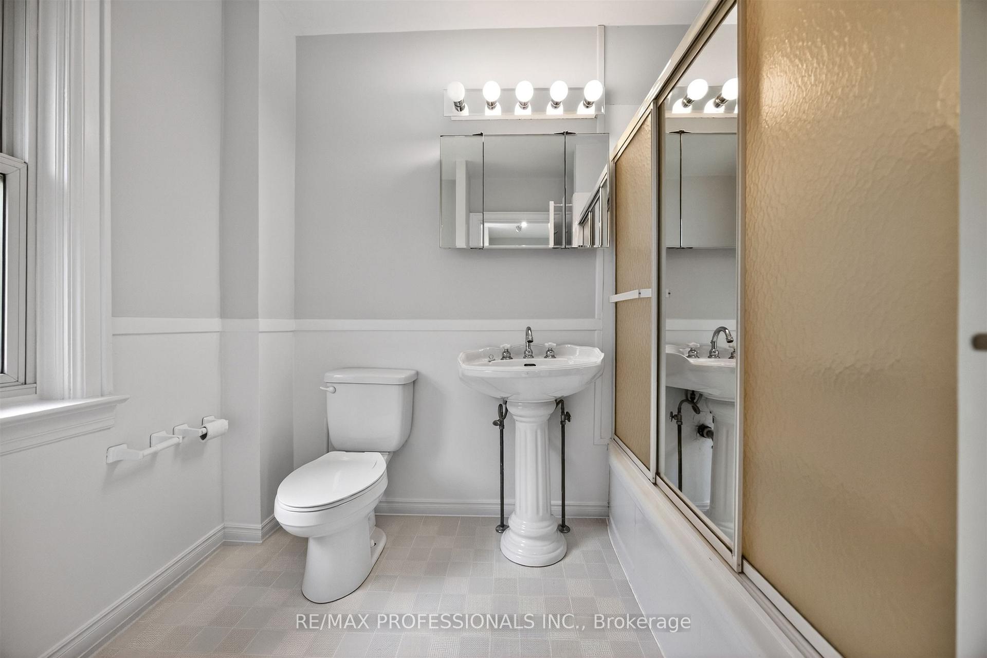 Photo 36 of 27 Nottingham Drive, Etobicoke, Edenbridge-Humber Valley — HOMEH