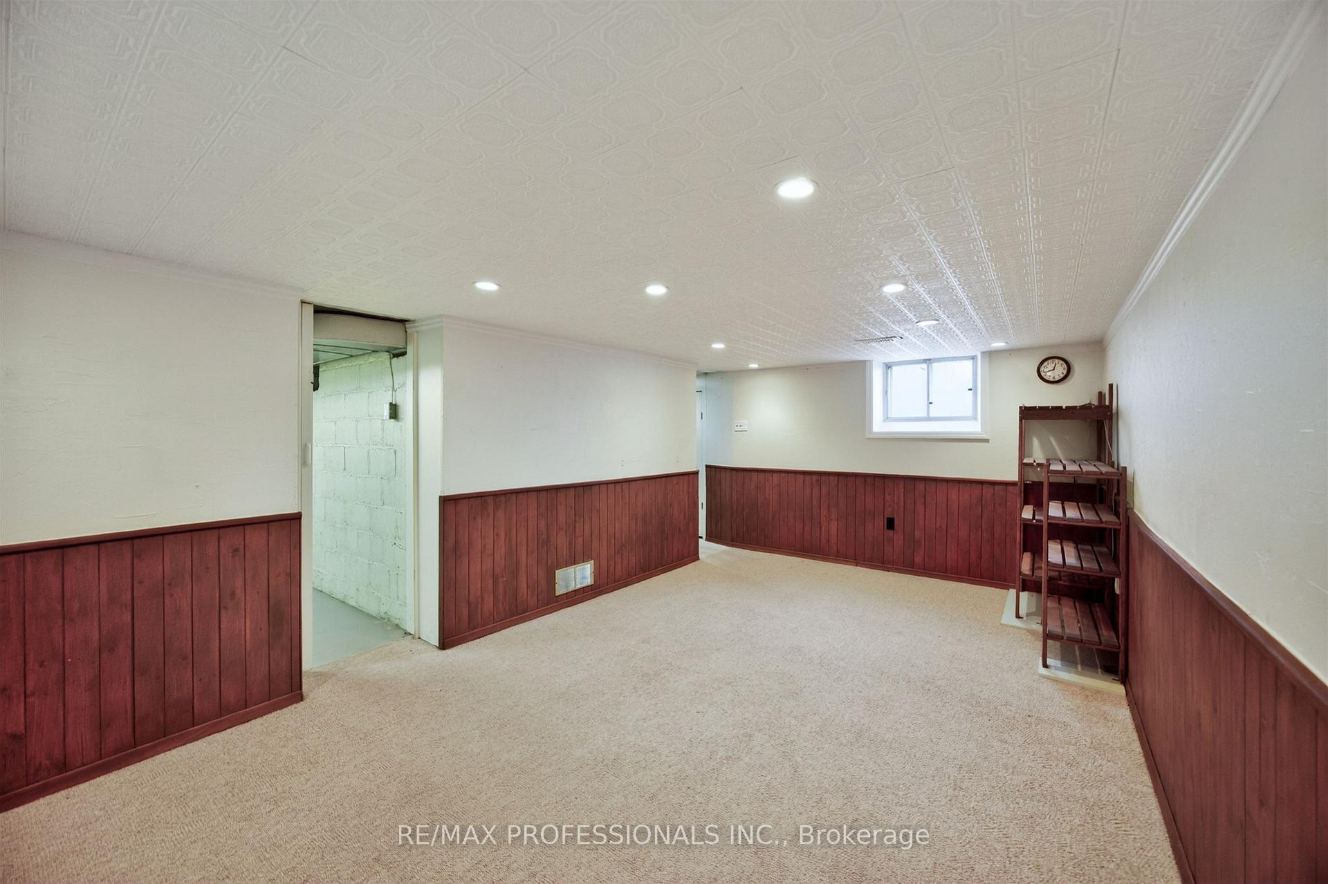 Photo 38 of 27 Nottingham Drive, Etobicoke, Edenbridge-Humber Valley — HOMEH