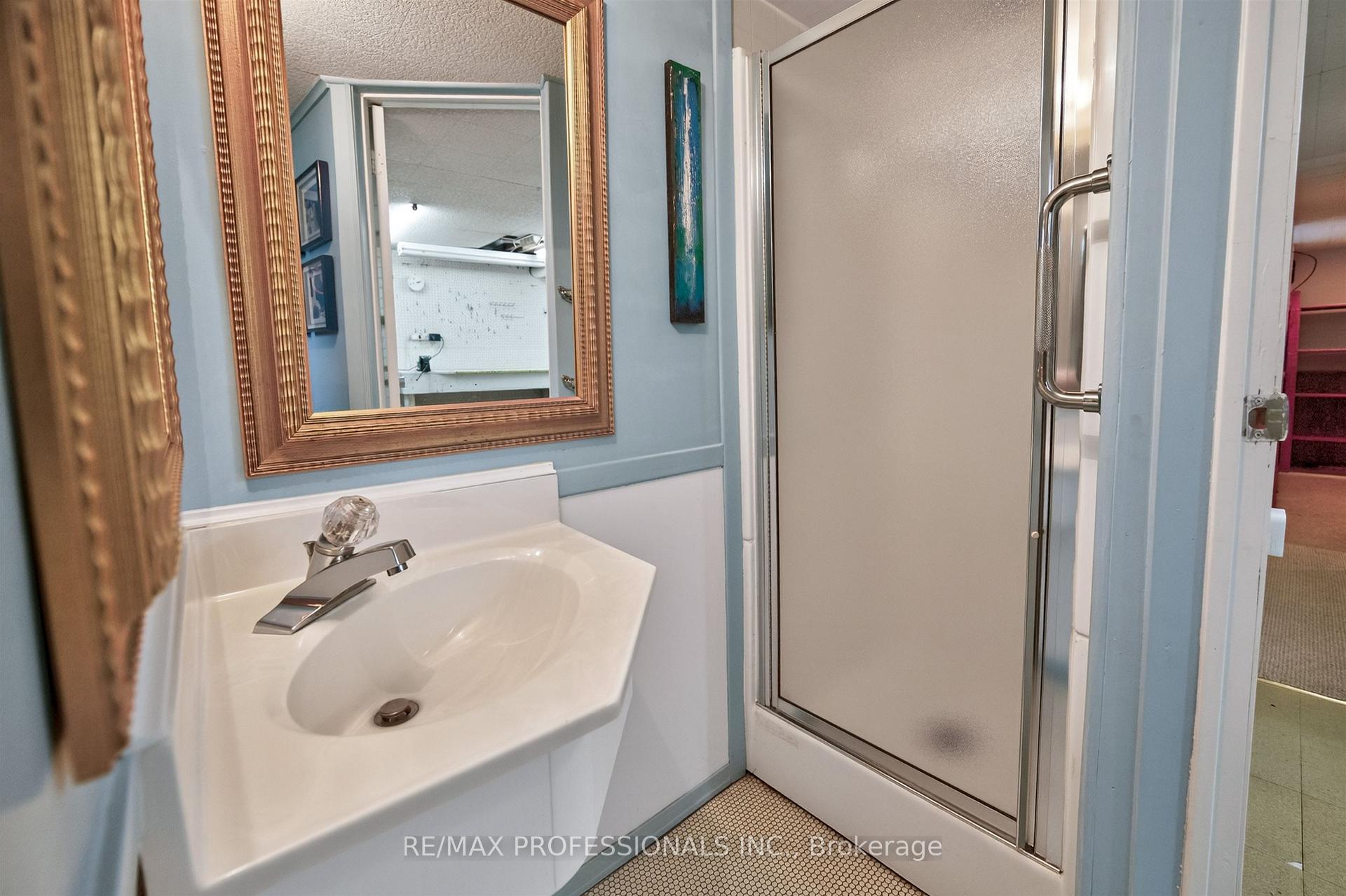 Photo 39 of 27 Nottingham Drive, Etobicoke, Edenbridge-Humber Valley — HOMEH