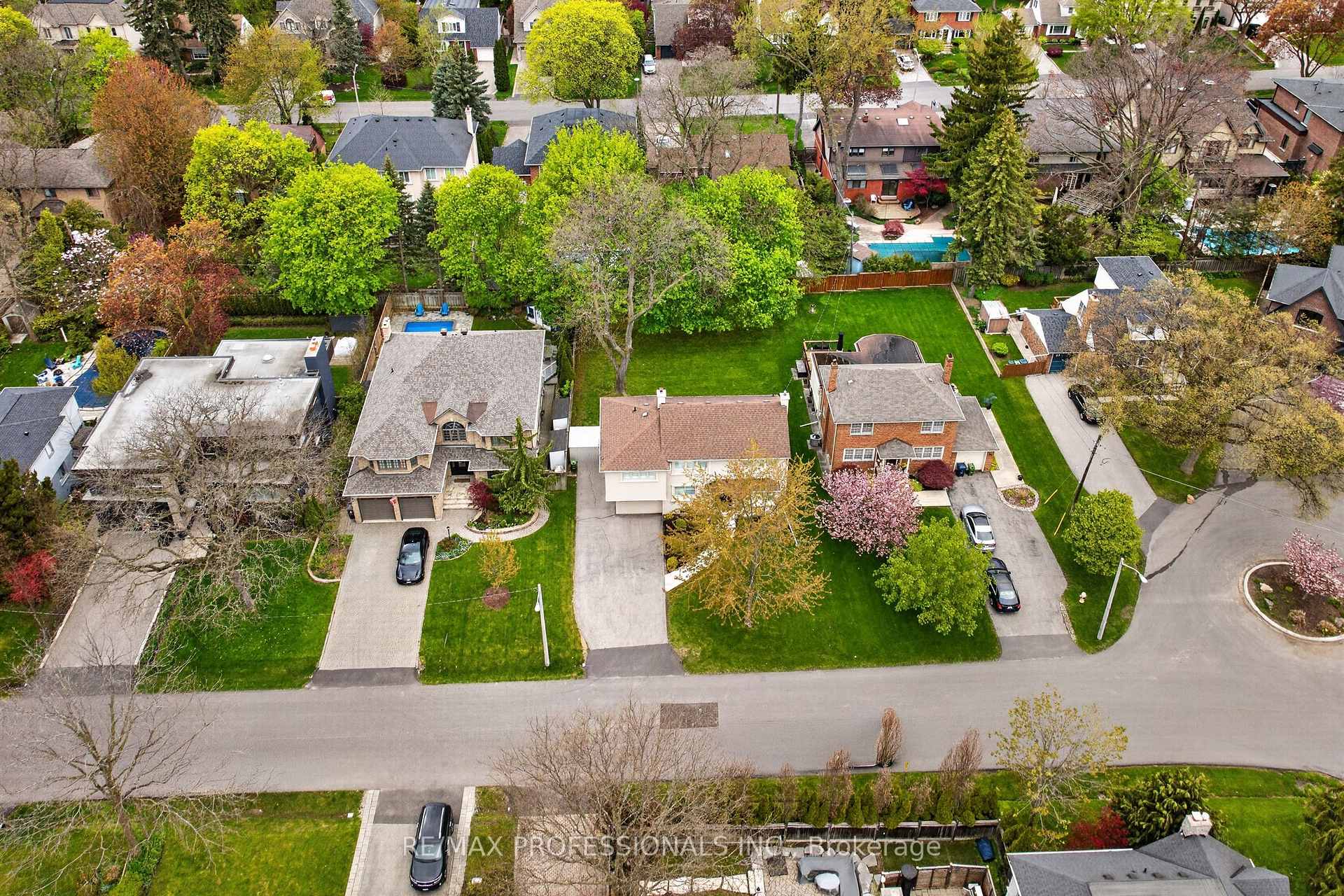 Photo 44 of 27 Nottingham Drive, Etobicoke, Edenbridge-Humber Valley — HOMEH