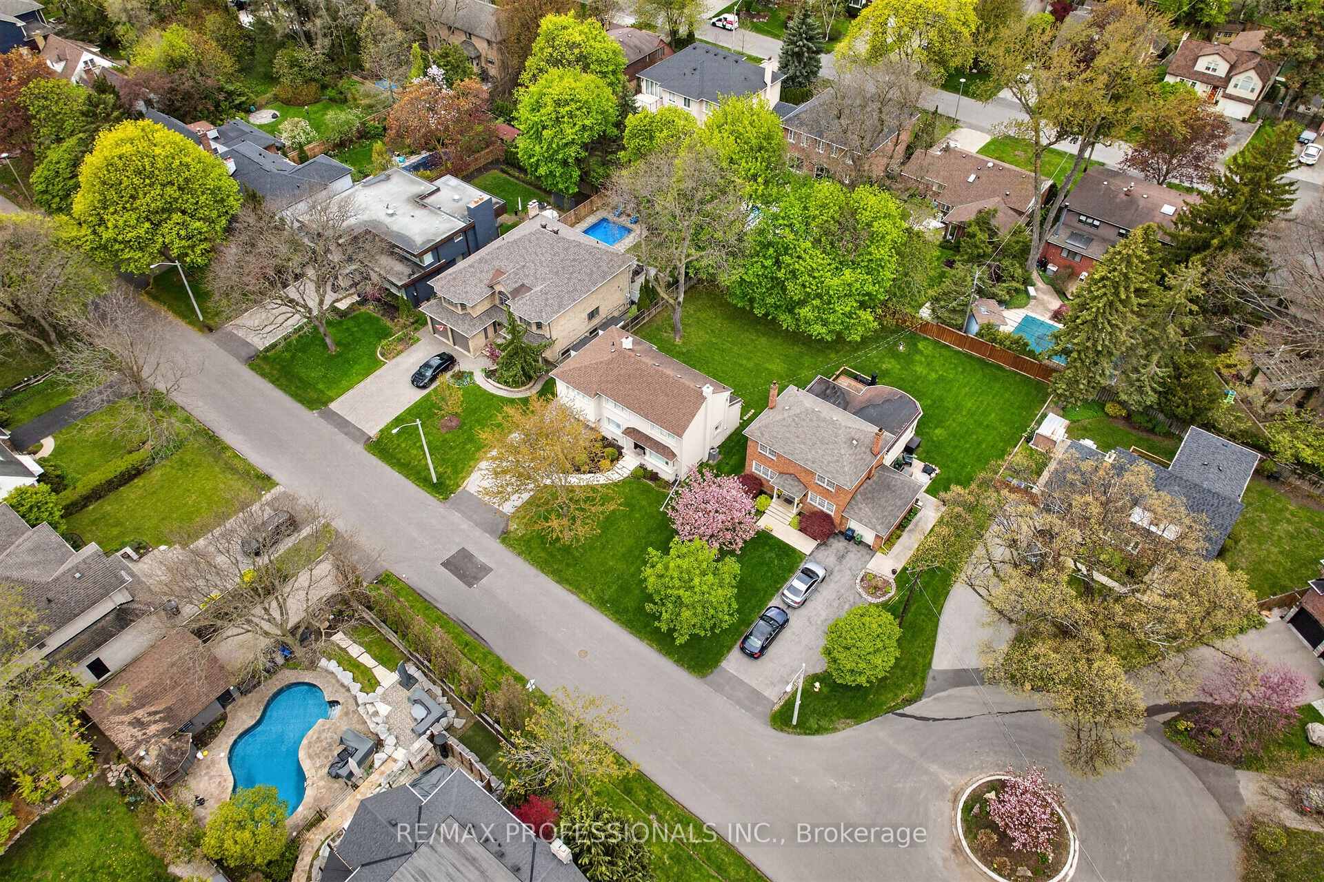 Photo 45 of 27 Nottingham Drive, Etobicoke, Edenbridge-Humber Valley — HOMEH