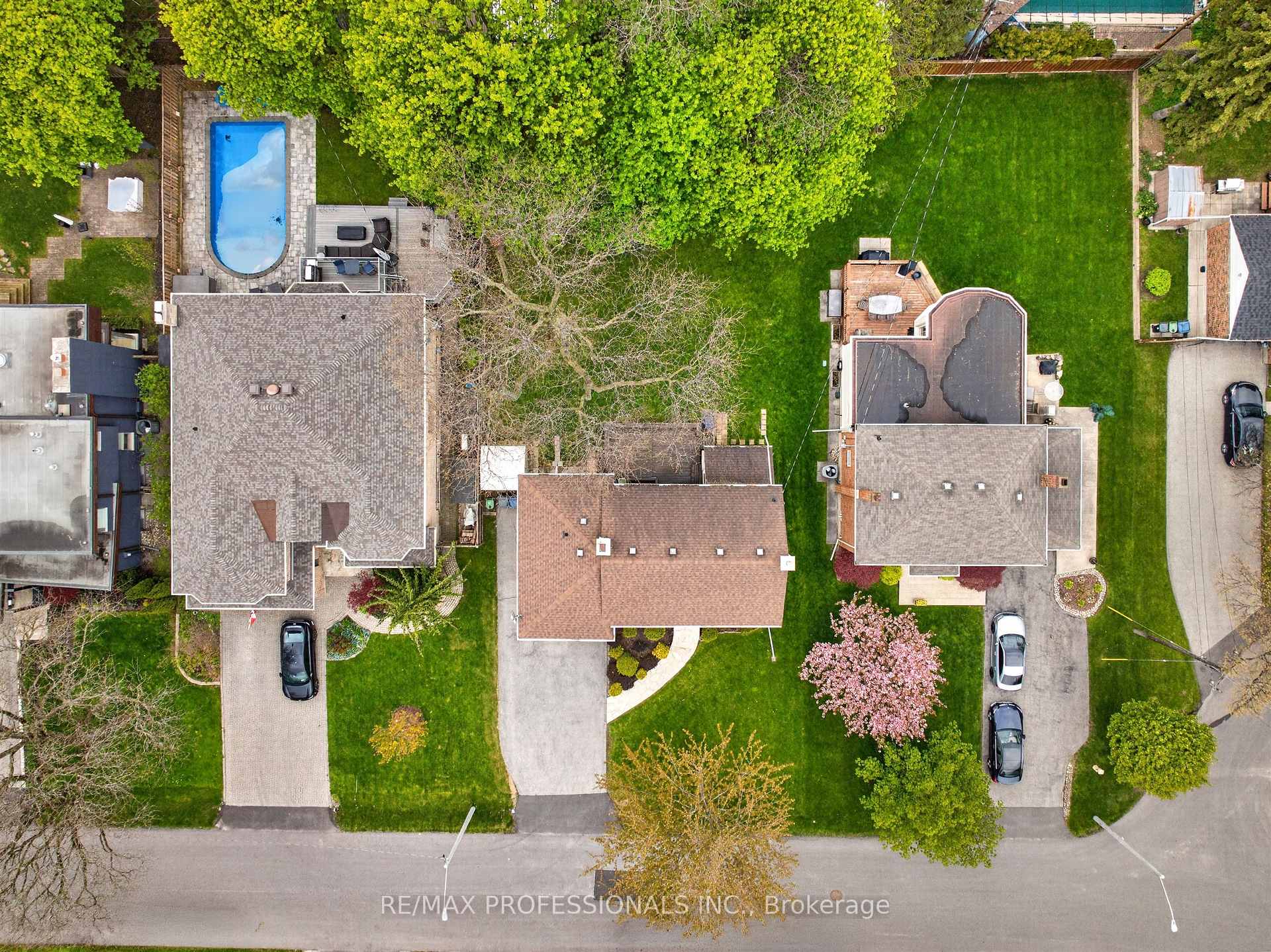 Photo 46 of 27 Nottingham Drive, Etobicoke, Edenbridge-Humber Valley — HOMEH